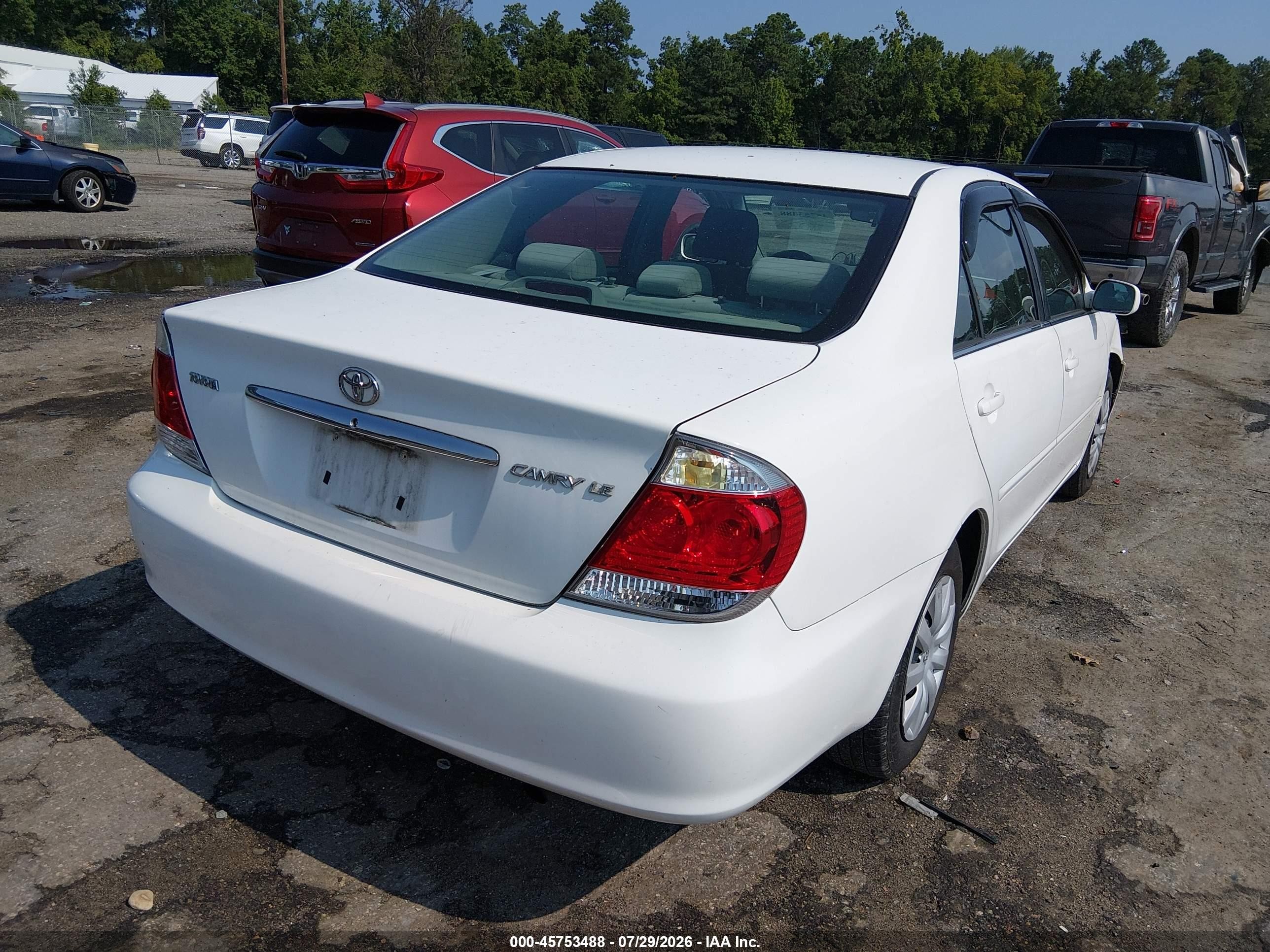 2005 Toyota Camry Le White vin: 4T1BE30K55U547970