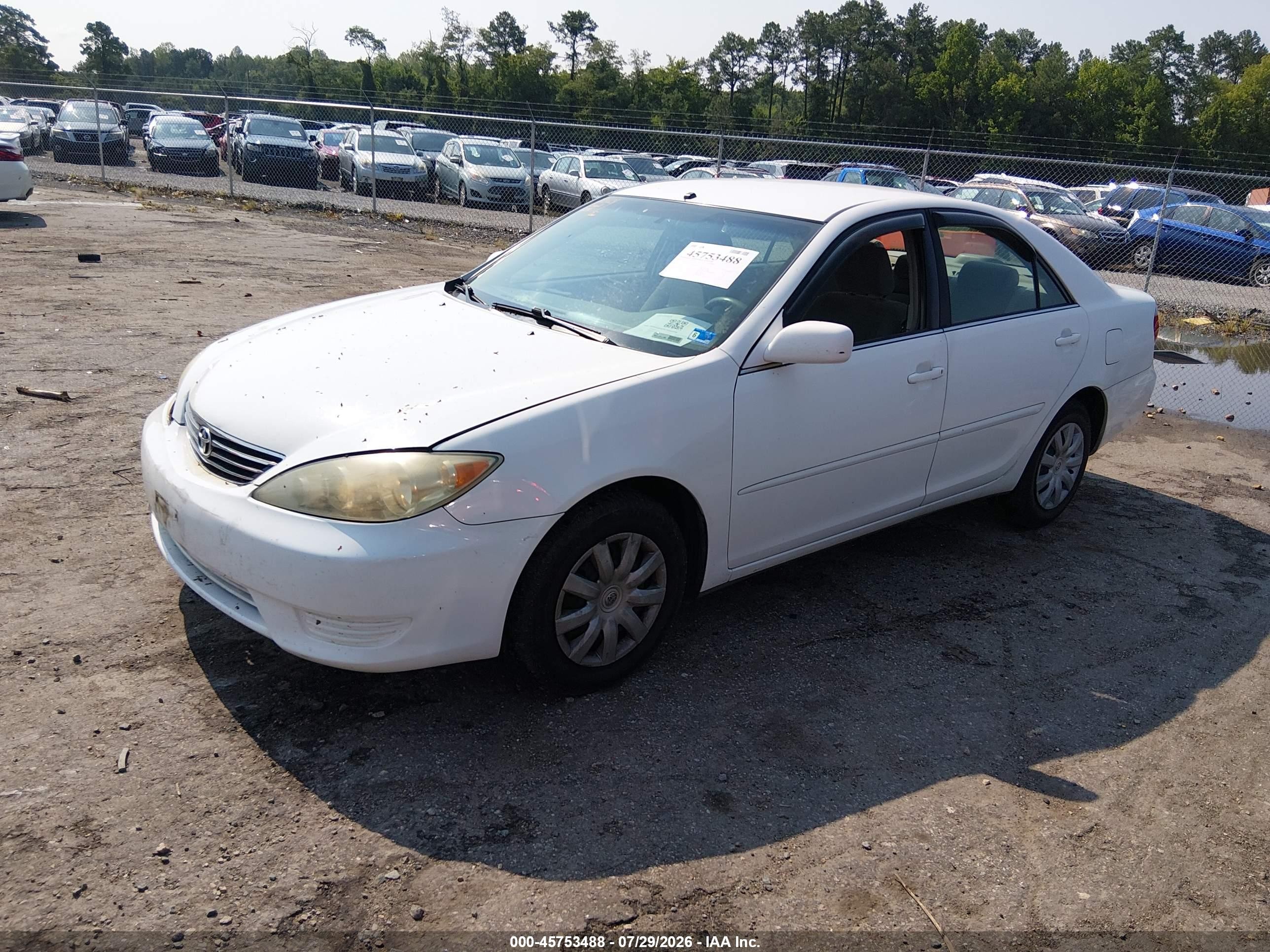 2005 Toyota Camry Le White vin: 4T1BE30K55U547970