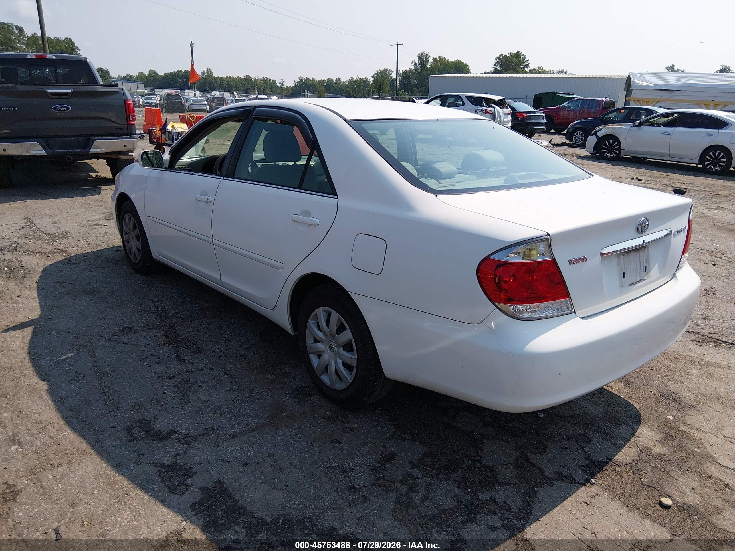 2005 Toyota Camry Le White vin: 4T1BE30K55U547970
