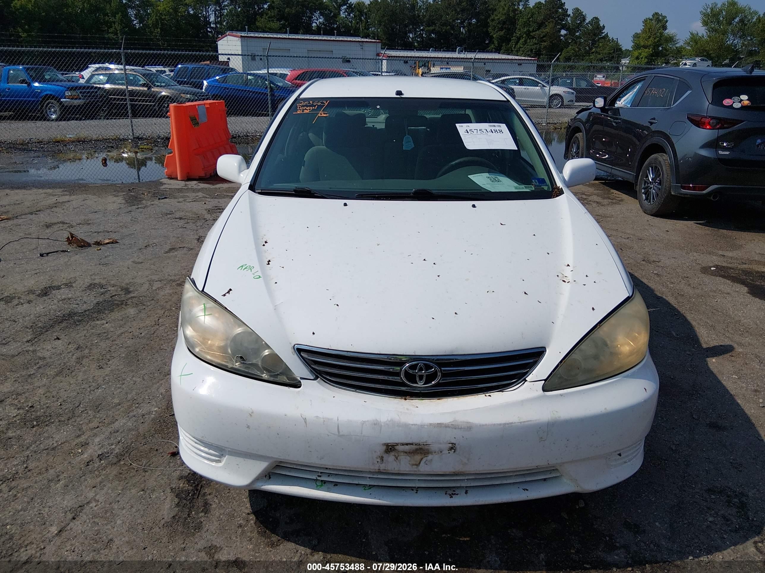 2005 Toyota Camry Le White vin: 4T1BE30K55U547970