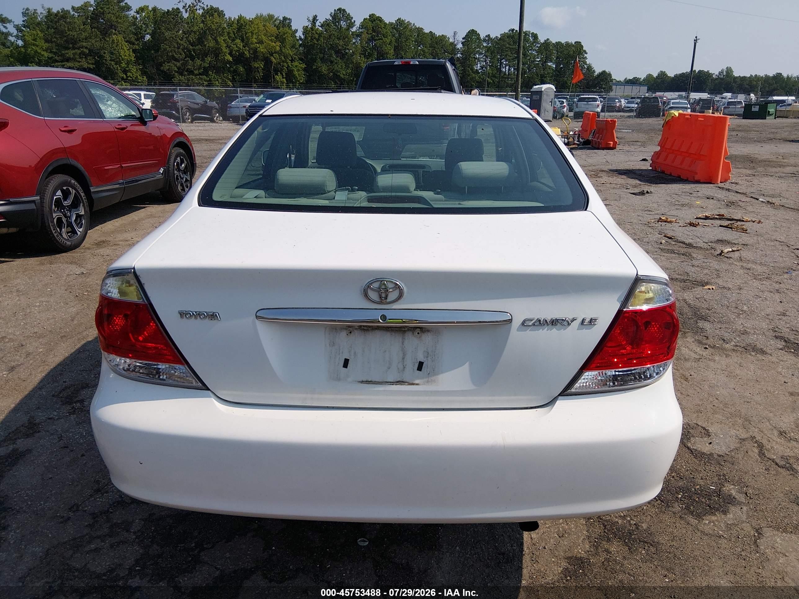 2005 Toyota Camry Le White vin: 4T1BE30K55U547970