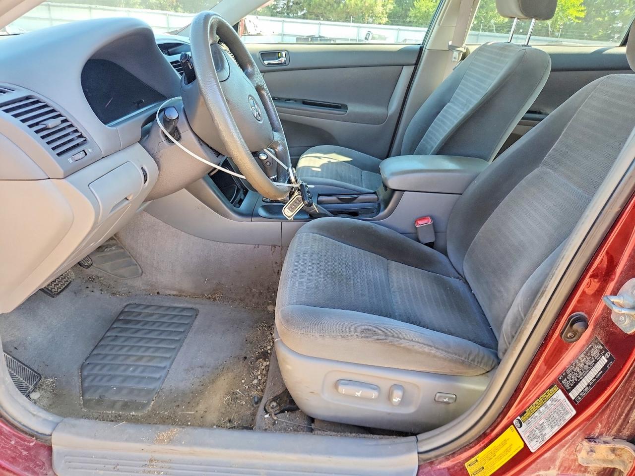 2006 Toyota Camry Le Red vin: 4T1BE30K56U125277