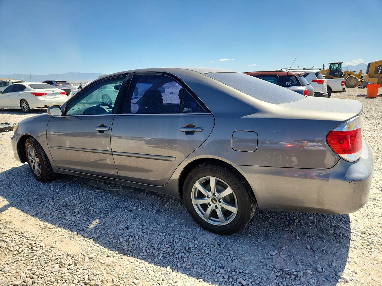 2006 Toyota Camry Le Gold vin: 4T1BE30K56U685932