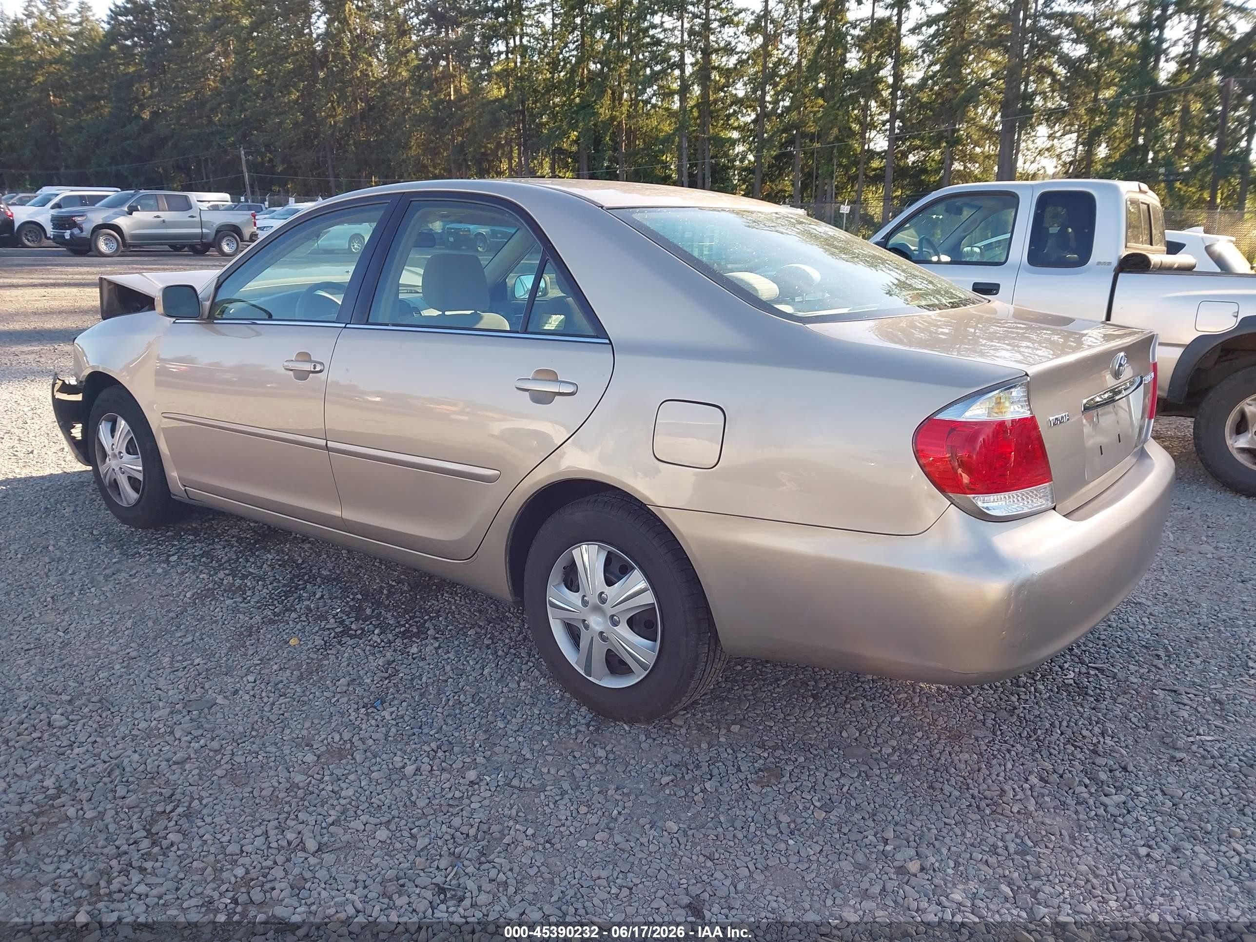 2006 Toyota Camry Le Gold vin: 4T1BE30K56U696316