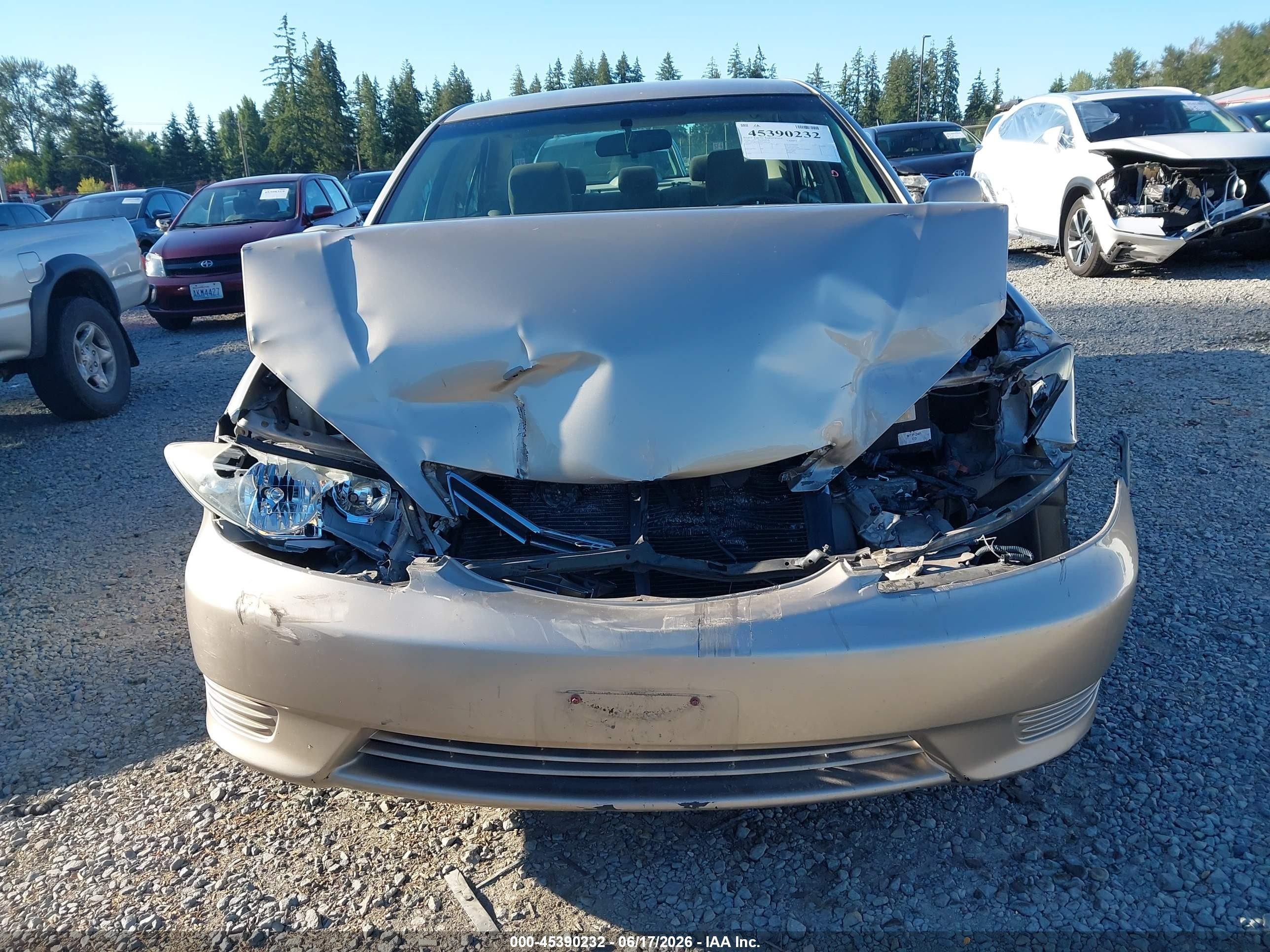 2006 Toyota Camry Le Gold vin: 4T1BE30K56U696316