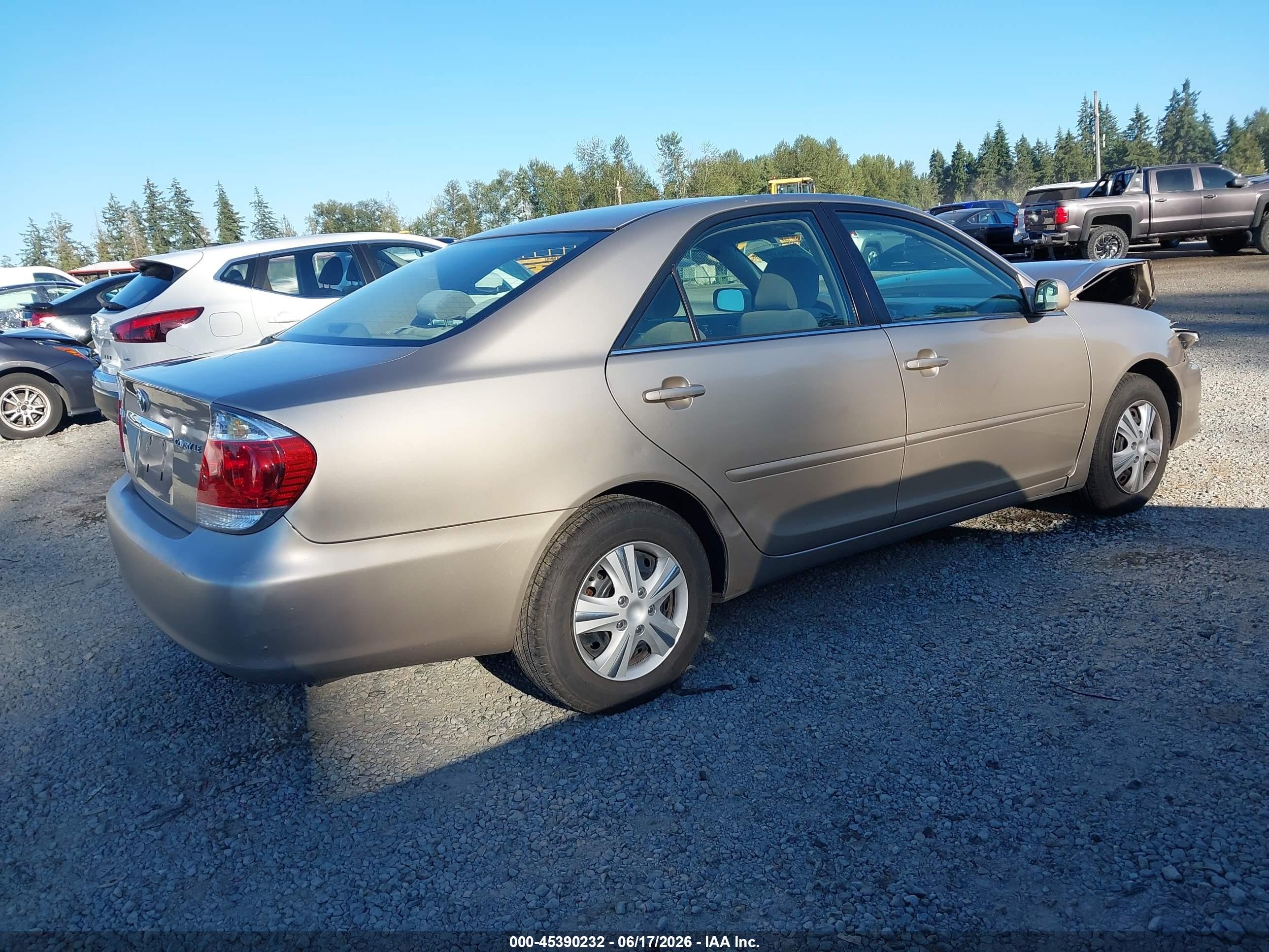 2006 Toyota Camry Le Gold vin: 4T1BE30K56U696316