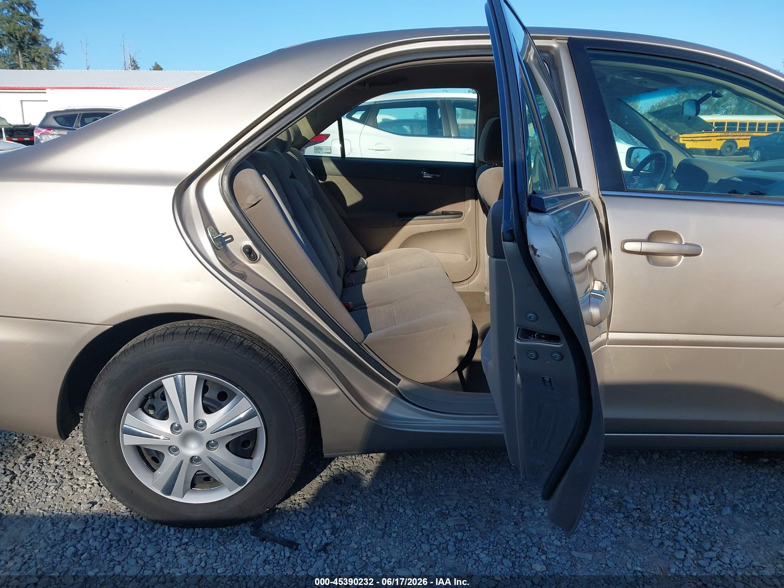 2006 Toyota Camry Le Gold vin: 4T1BE30K56U696316