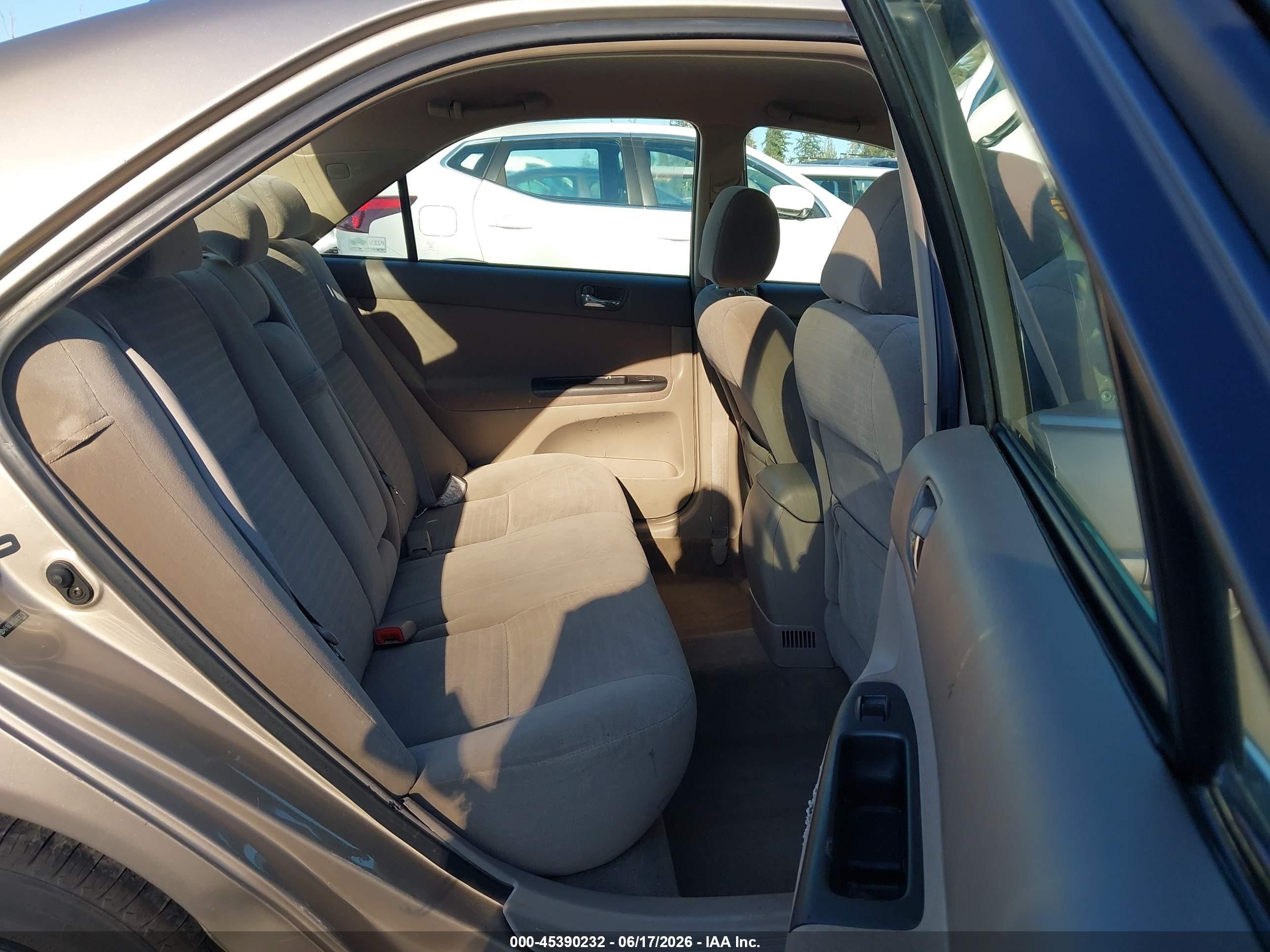 2006 Toyota Camry Le Gold vin: 4T1BE30K56U696316
