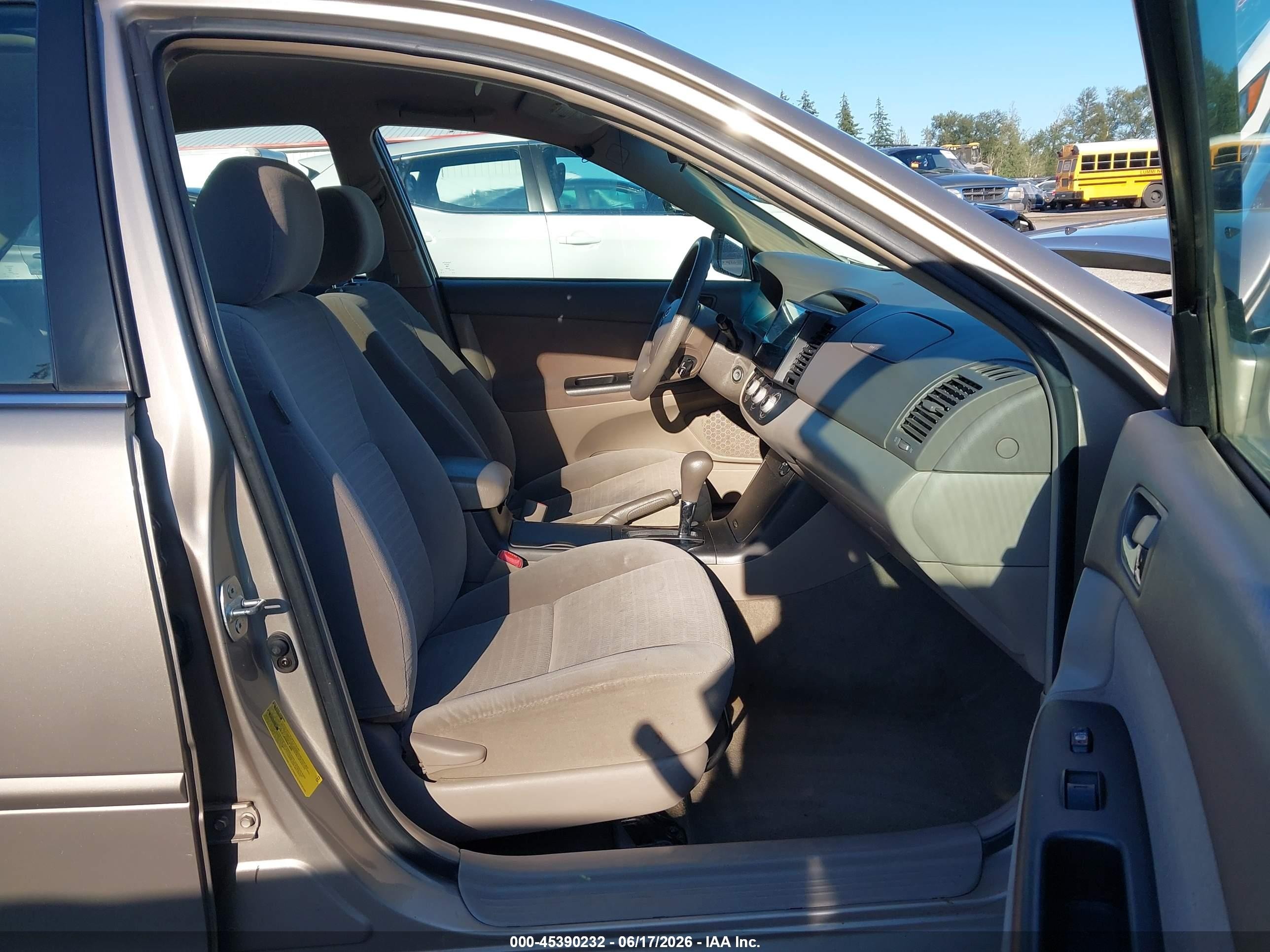2006 Toyota Camry Le Gold vin: 4T1BE30K56U696316