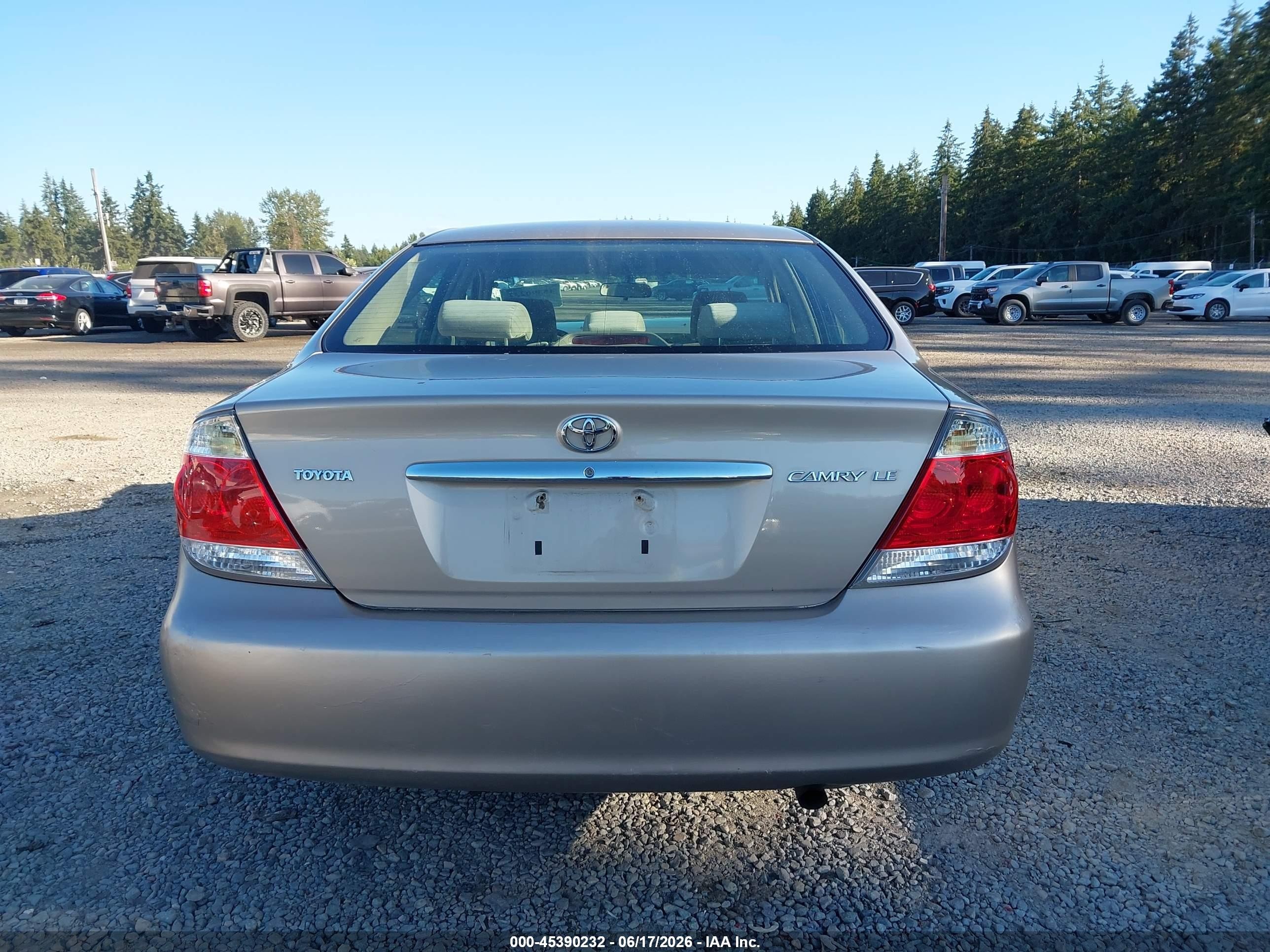2006 Toyota Camry Le Gold vin: 4T1BE30K56U696316