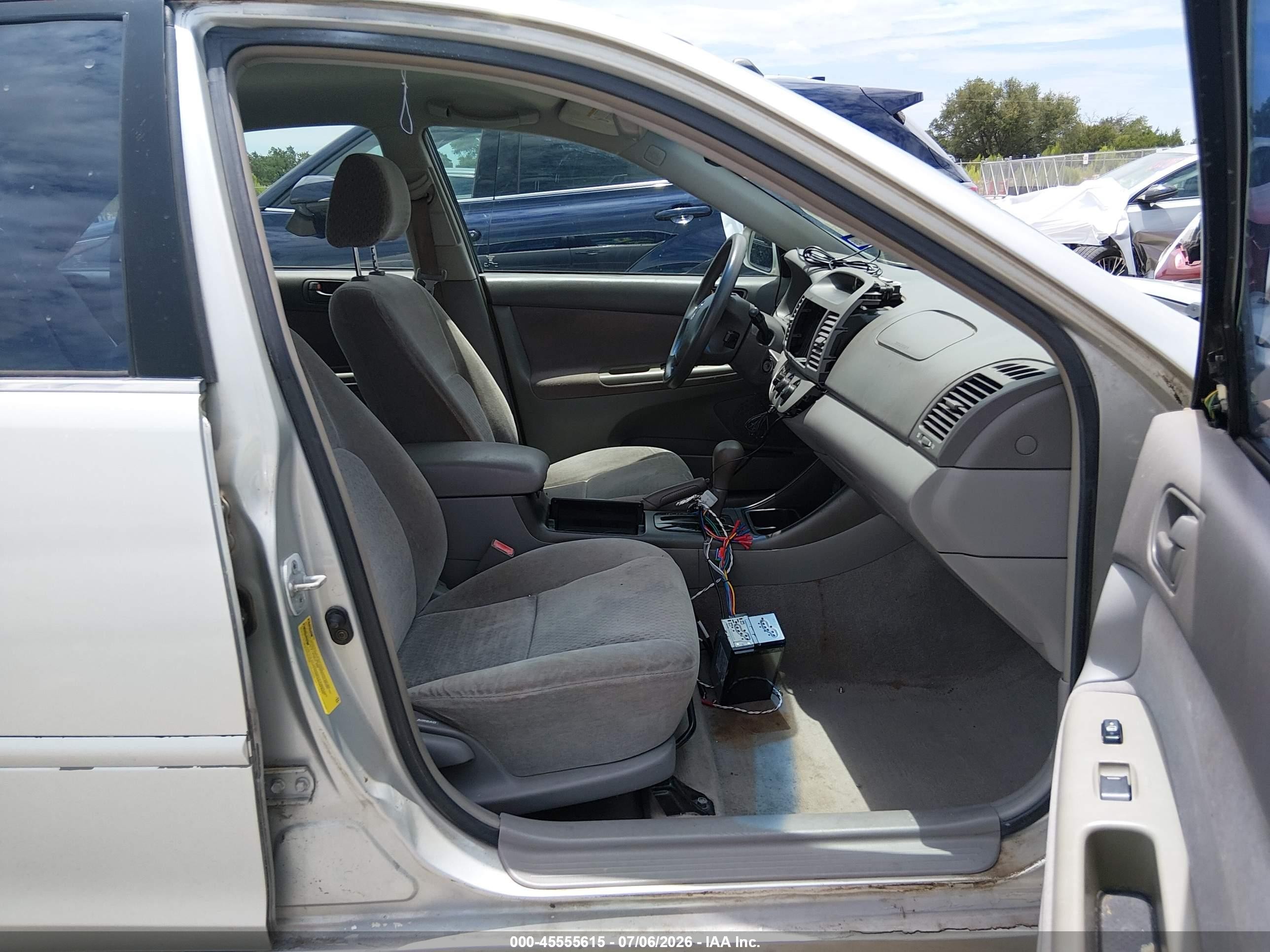 2002 Toyota Camry Le Silver vin: 4T1BE30K62U019821