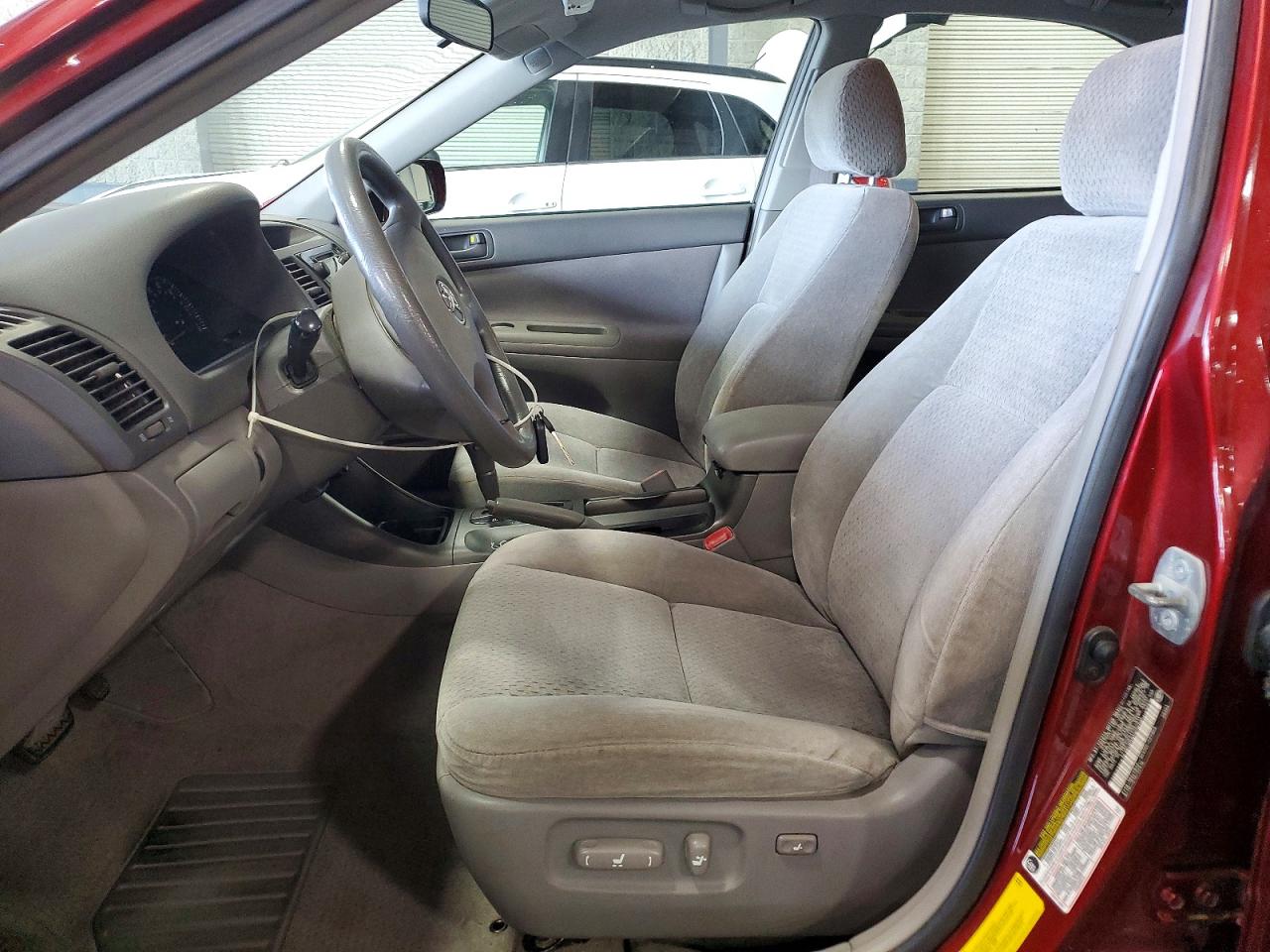 2004 Toyota Camry Le Maroon vin: 4T1BE30K64U367914