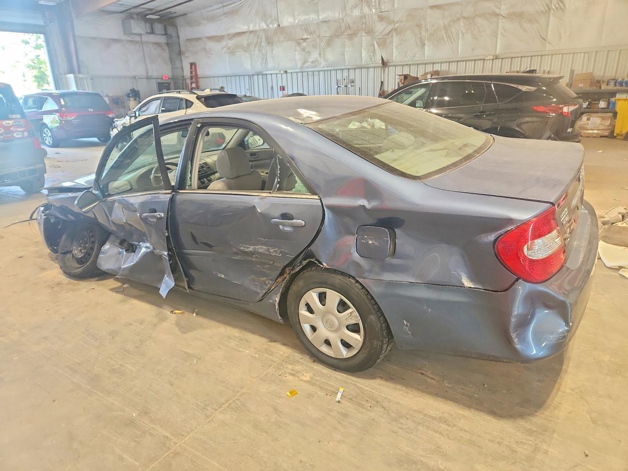 2004 Toyota Camry Le Синий vin: 4T1BE30K64U840128
