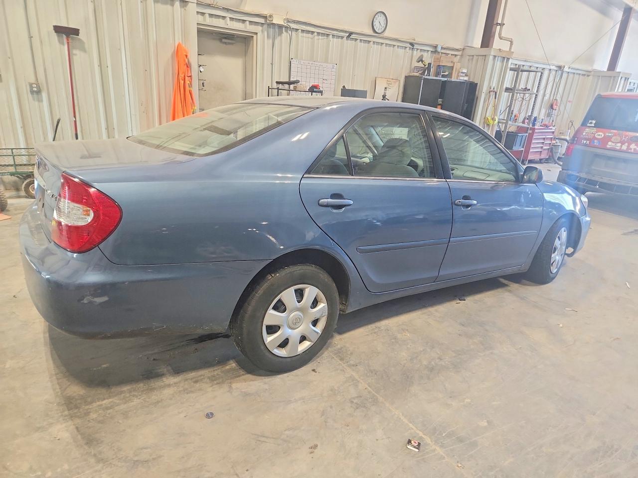 2004 Toyota Camry Le Синий vin: 4T1BE30K64U840128