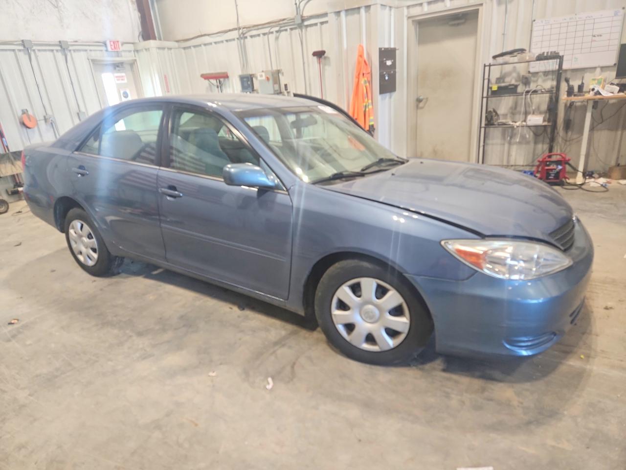 2004 Toyota Camry Le Синий vin: 4T1BE30K64U840128