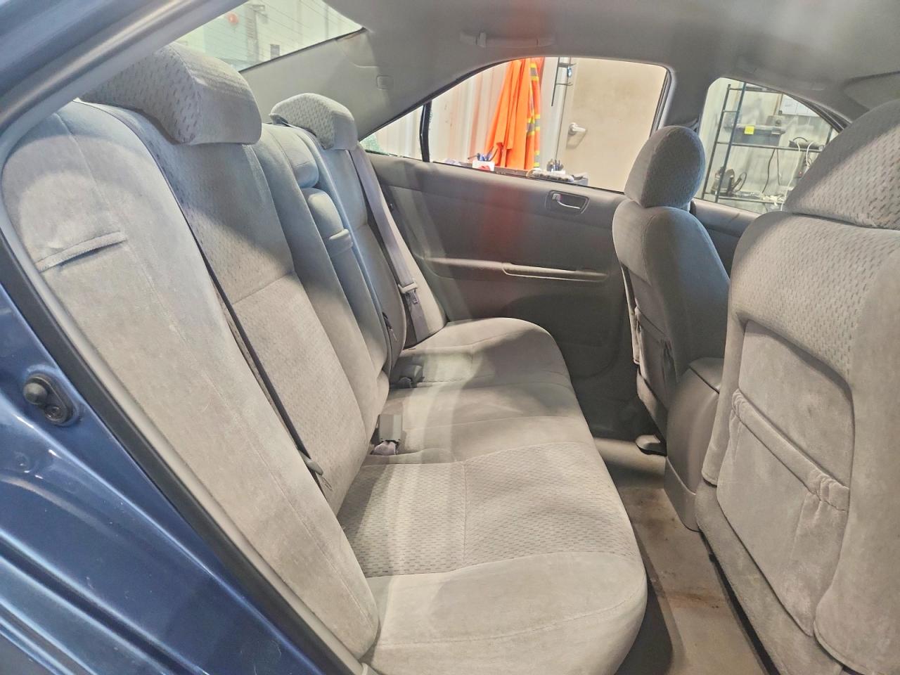 2004 Toyota Camry Le Синий vin: 4T1BE30K64U840128