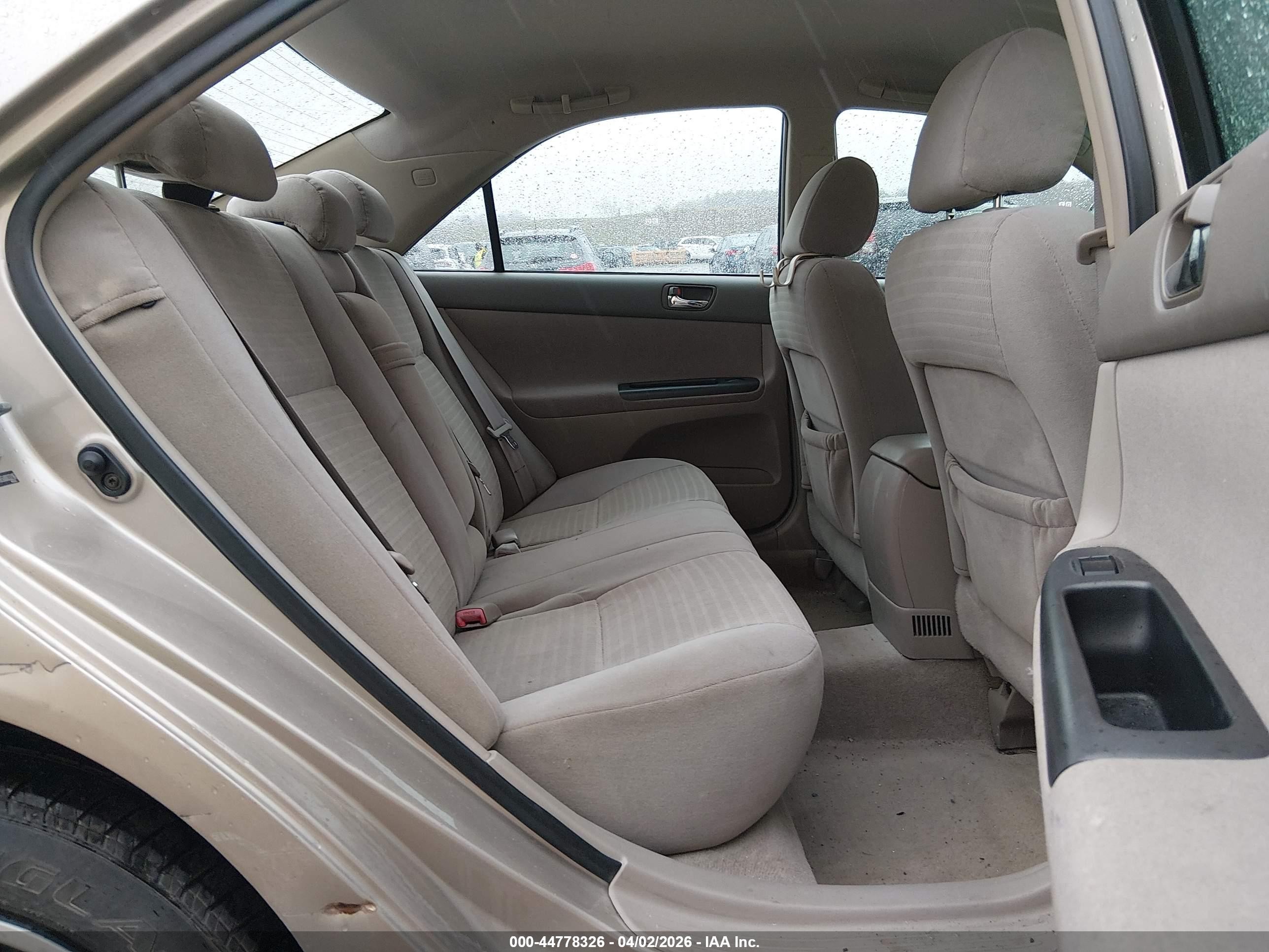 2005 Toyota Camry Le Gold vin: 4T1BE30K65U003316
