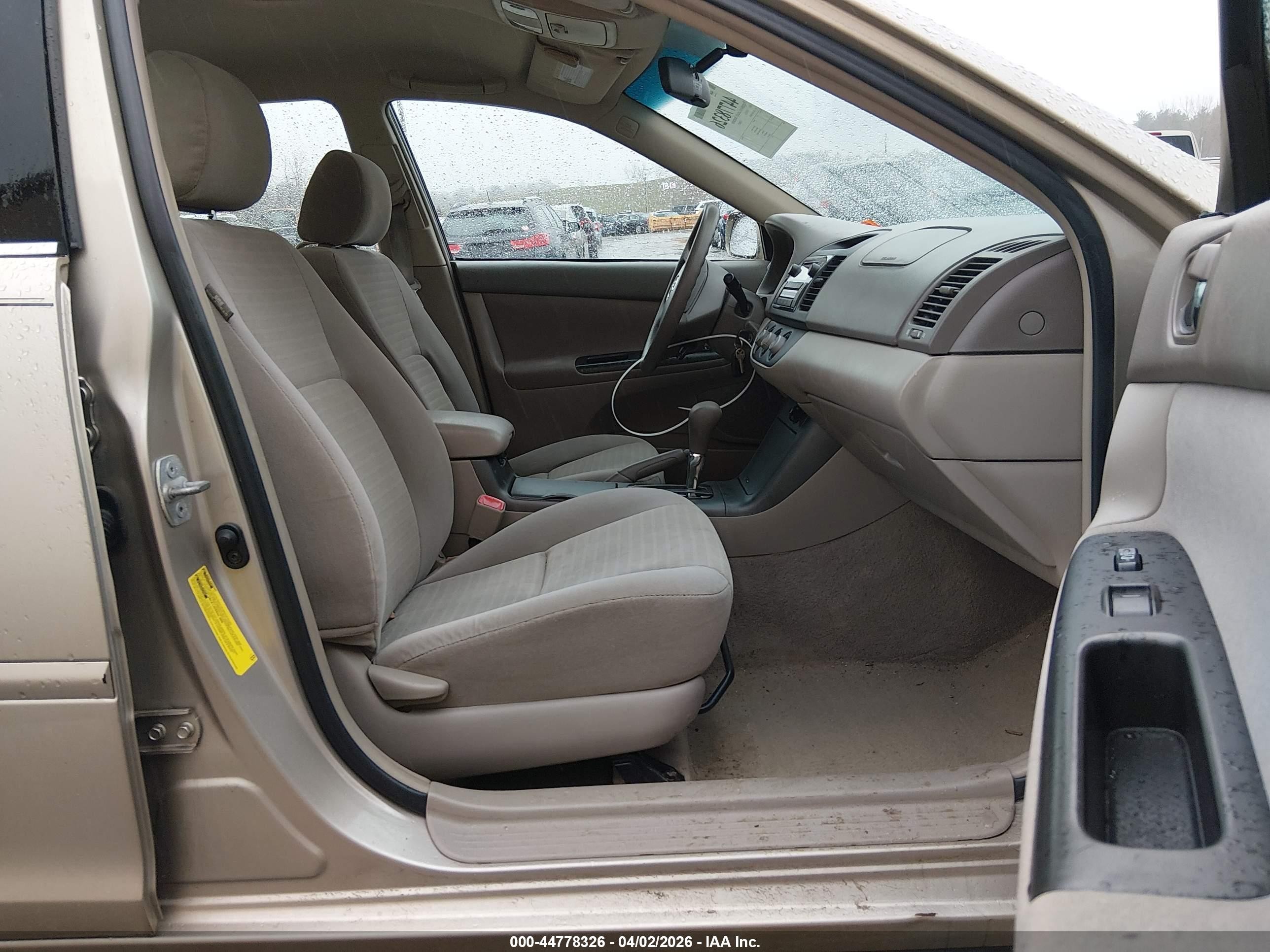 2005 Toyota Camry Le Gold vin: 4T1BE30K65U003316