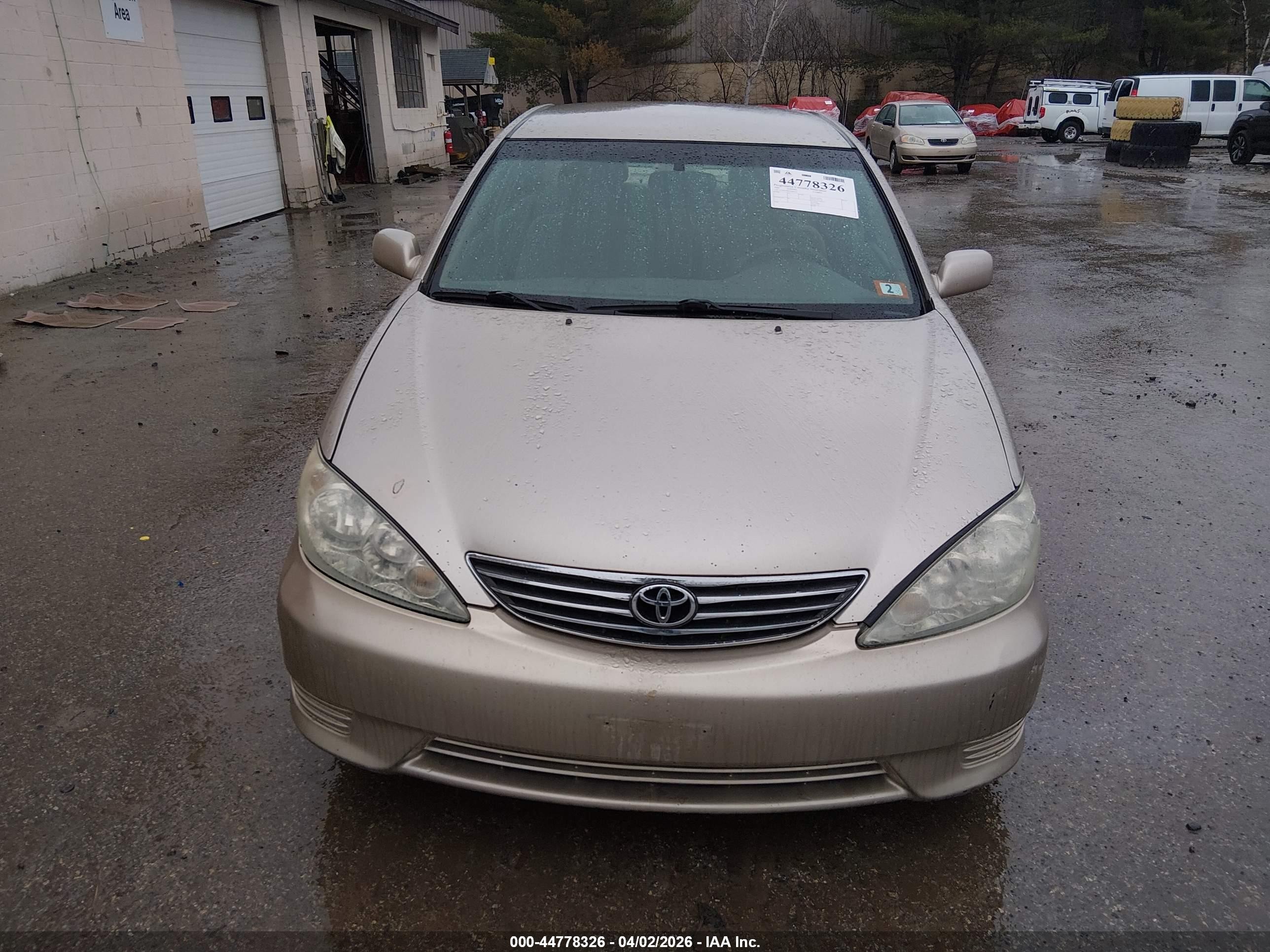 2005 Toyota Camry Le Gold vin: 4T1BE30K65U003316
