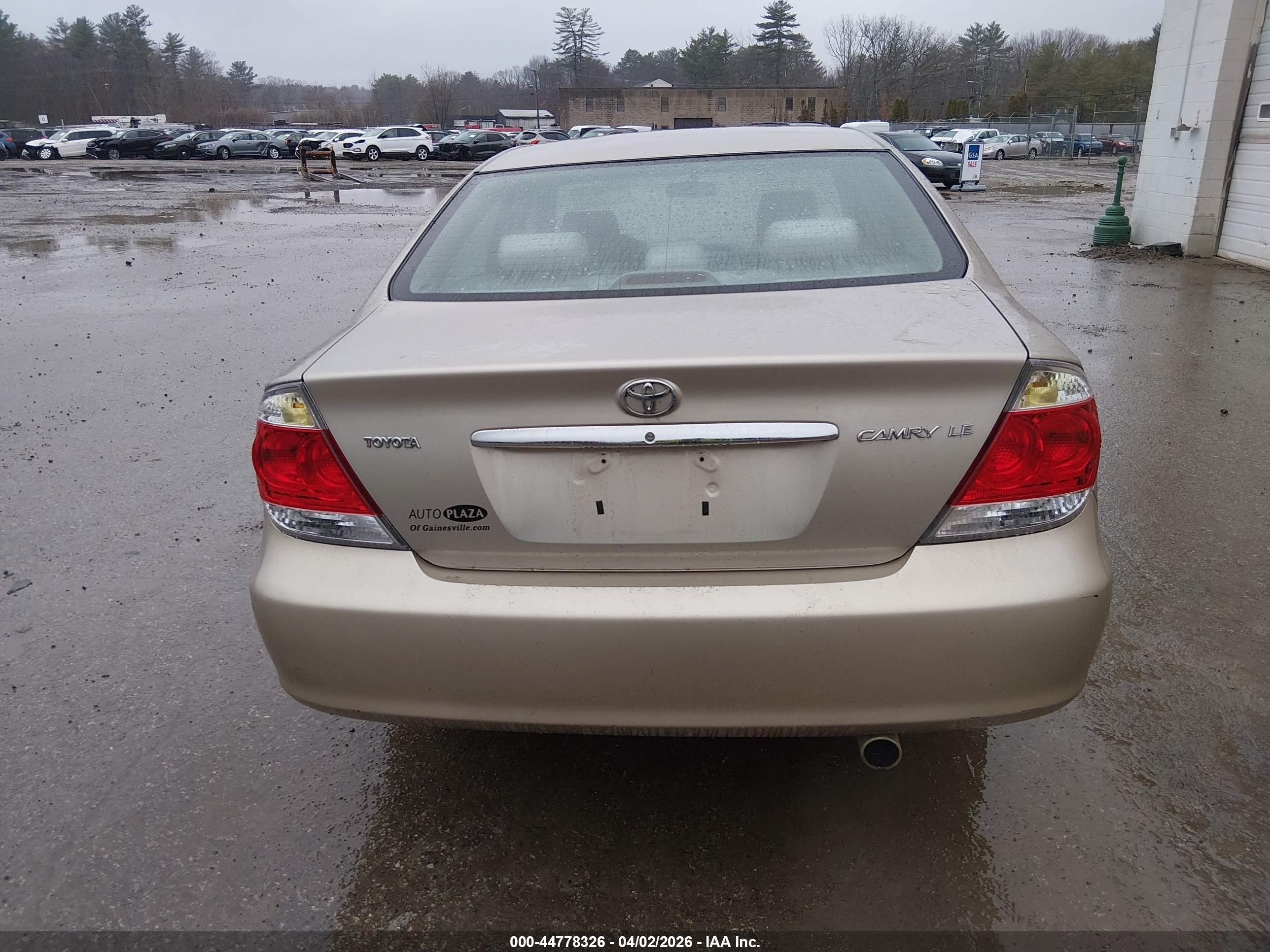 2005 Toyota Camry Le Gold vin: 4T1BE30K65U003316