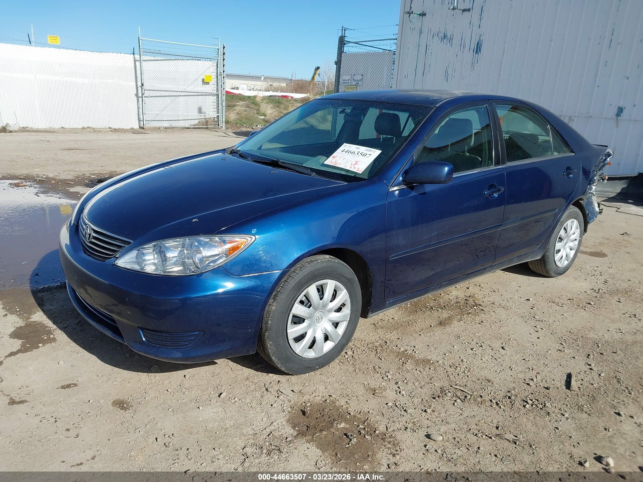 2005 Toyota Camry Le Dark Blue vin: 4T1BE30K65U004157