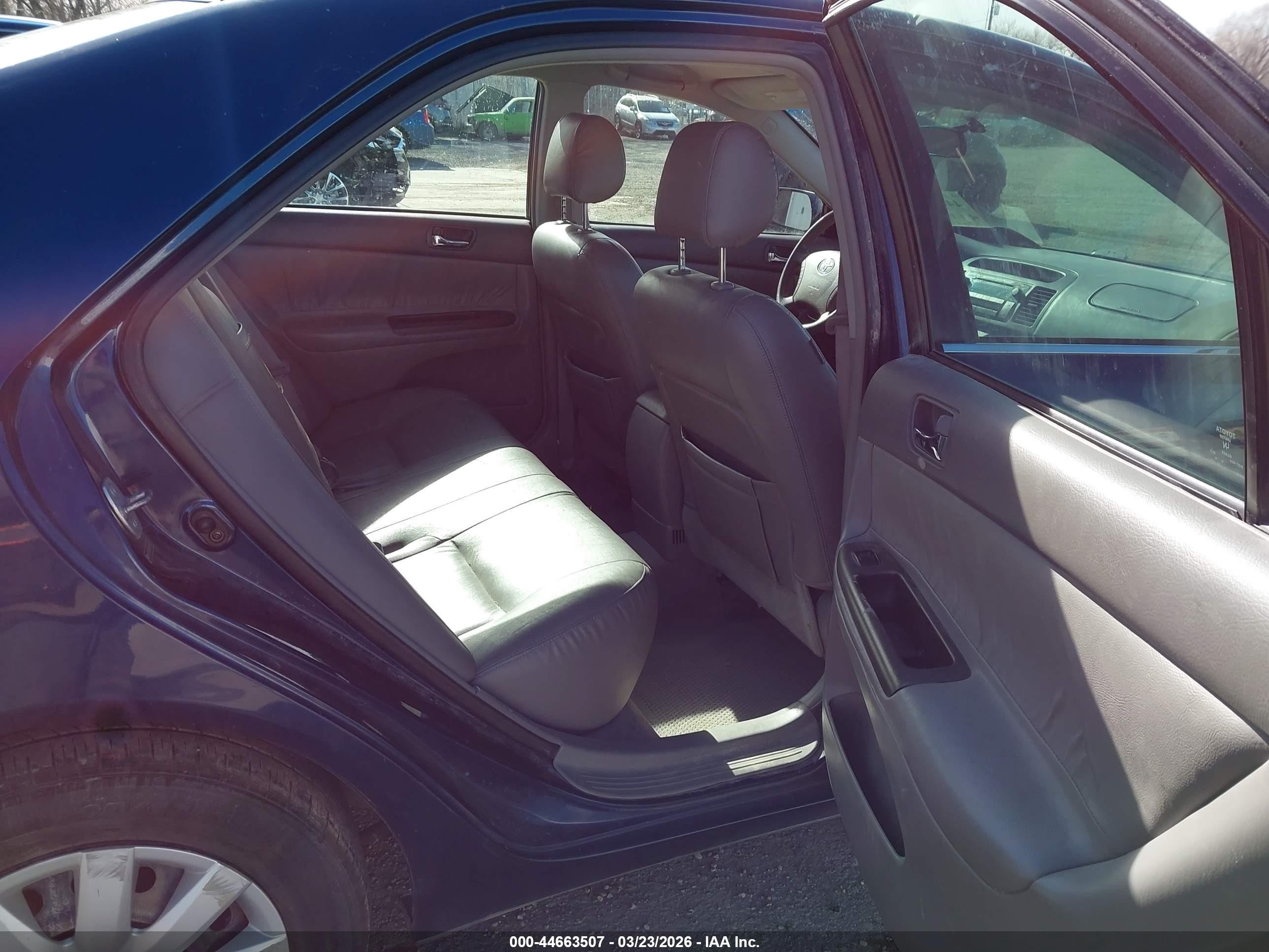 2005 Toyota Camry Le Dark Blue vin: 4T1BE30K65U004157