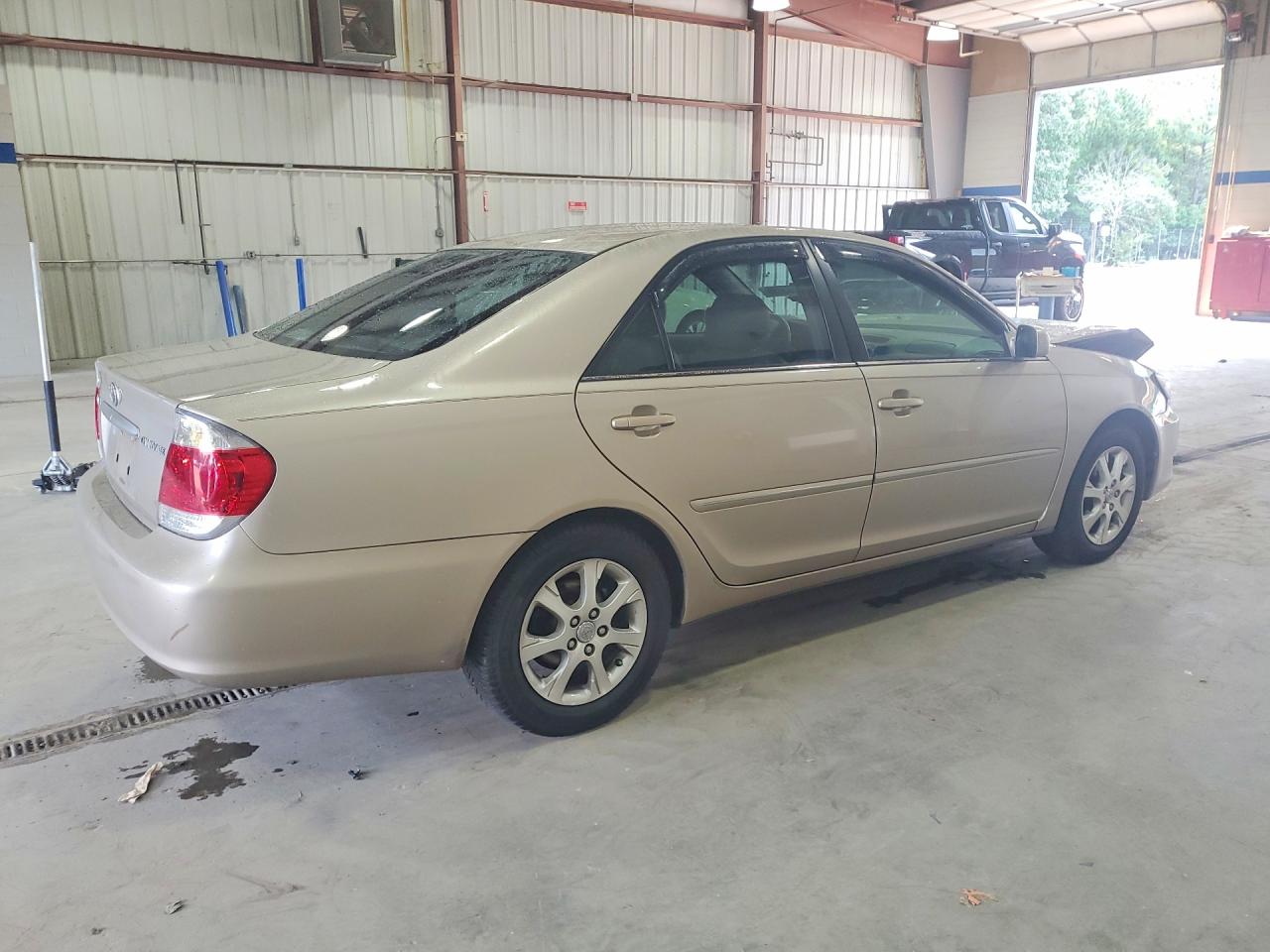 2005 Toyota Camry Xle Beige vin: 4T1BE30K65U008404
