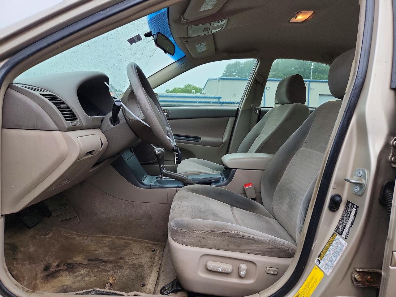 2005 Toyota Camry Le Gold vin: 4T1BE30K65U077190