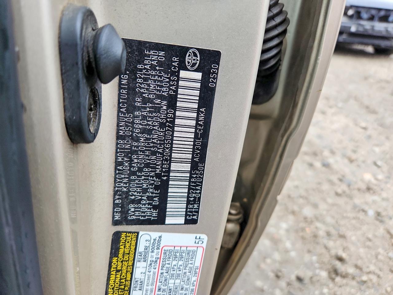 2005 Toyota Camry Le Gold vin: 4T1BE30K65U077190