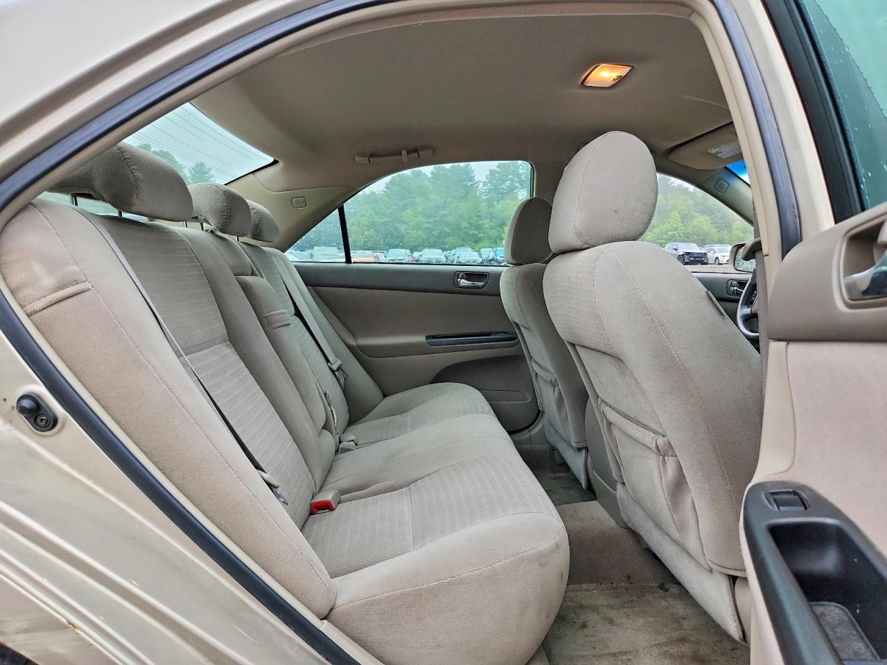 2005 Toyota Camry Le Gold vin: 4T1BE30K65U077190