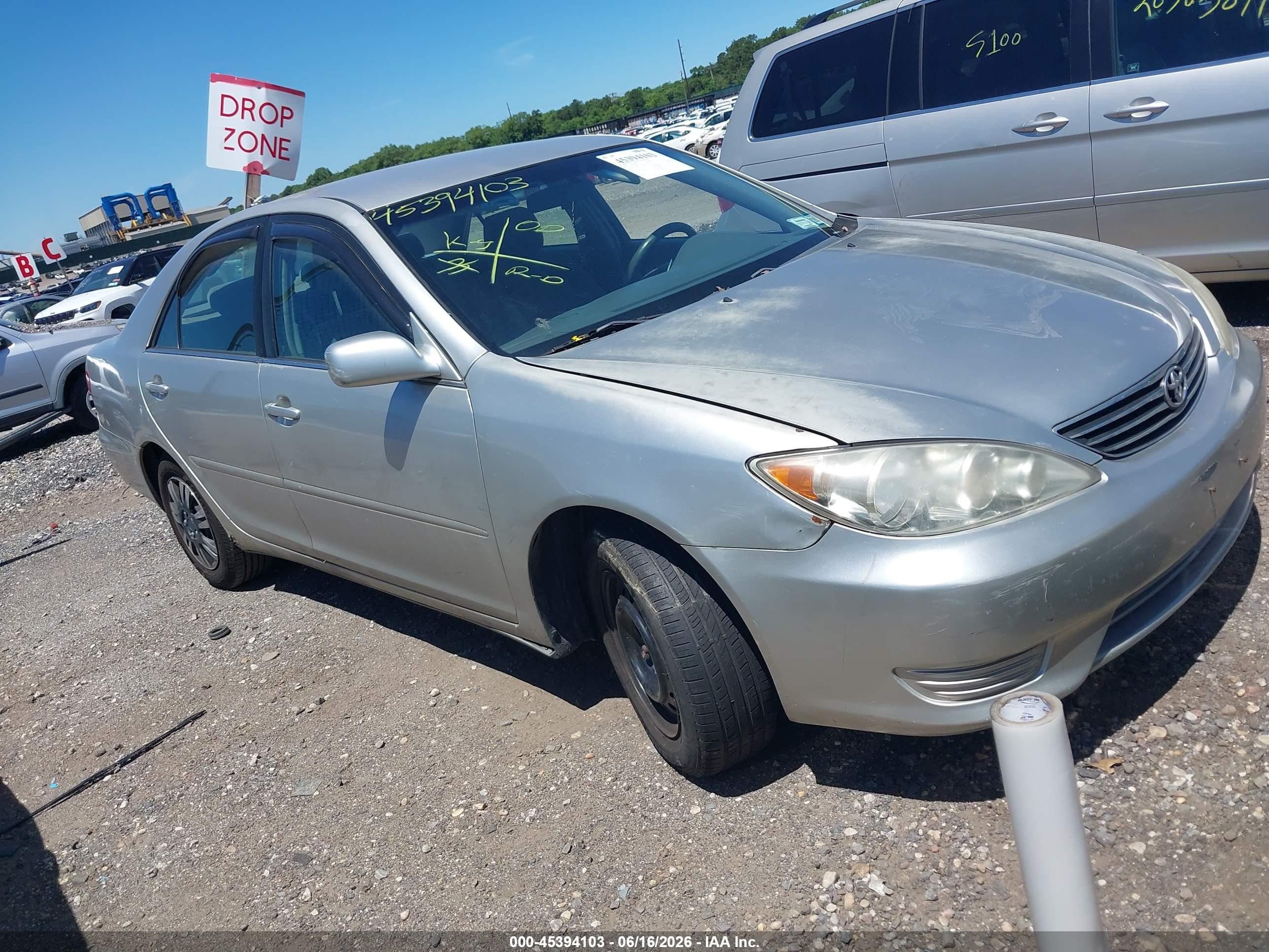 2005 Toyota Camry Le Gray vin: 4T1BE30K65U077657