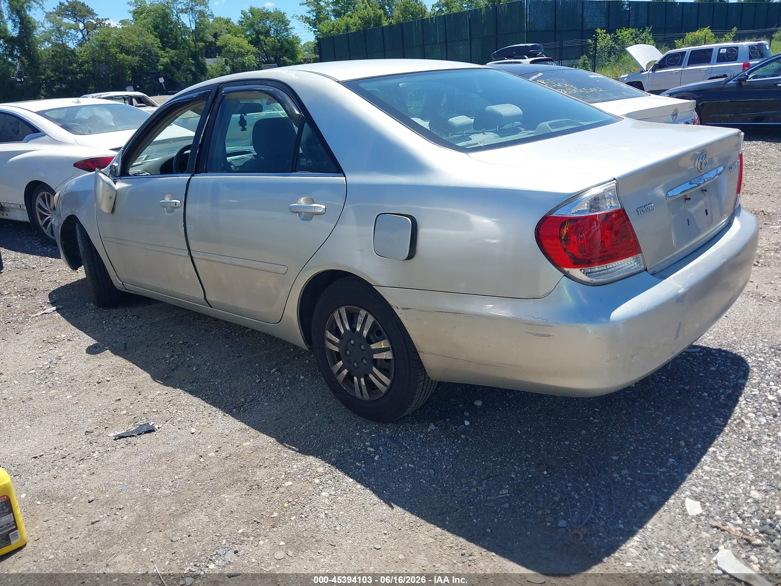 2005 Toyota Camry Le Gray vin: 4T1BE30K65U077657