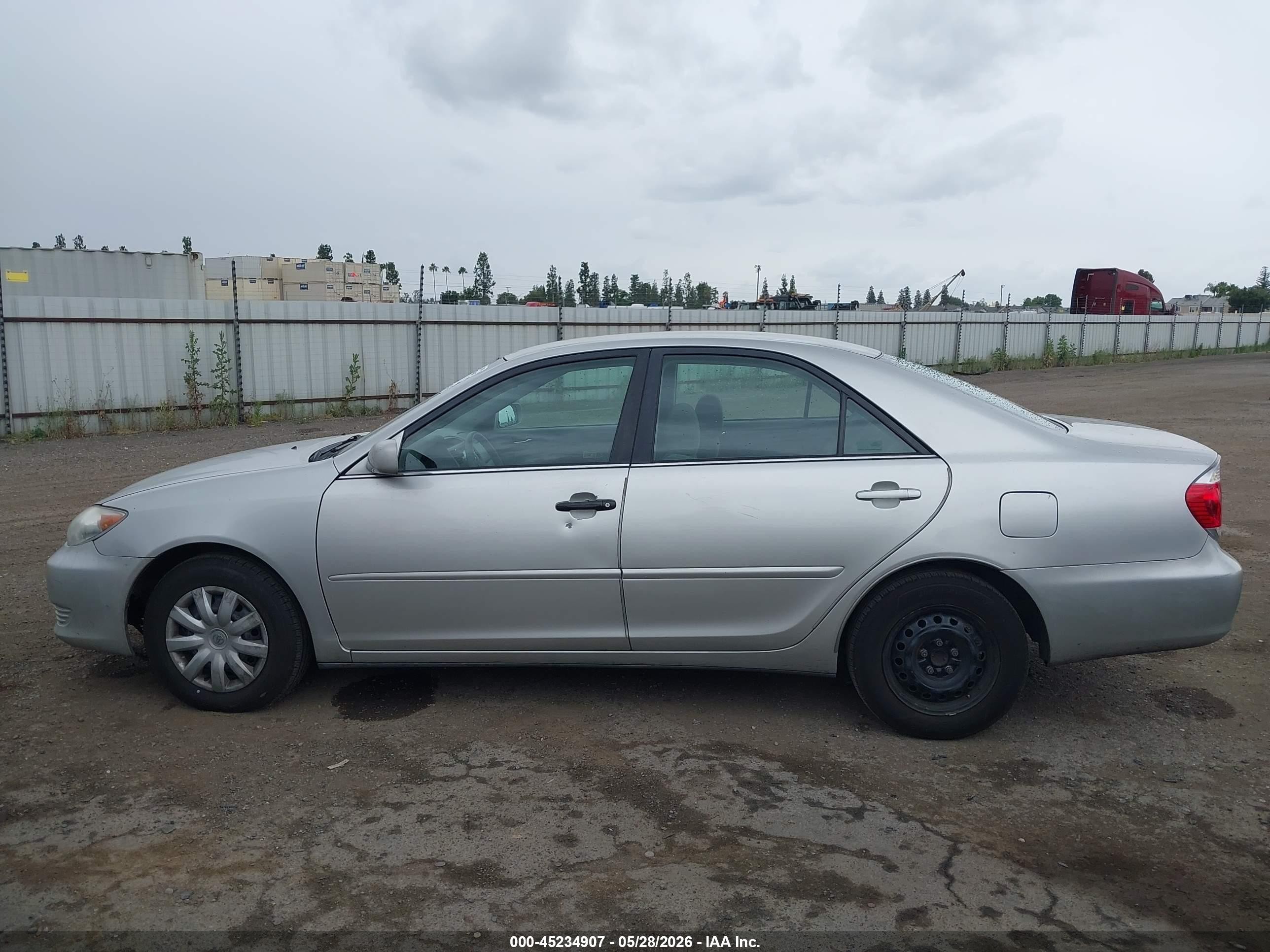 2005 Toyota Camry Le Серебряный vin: 4T1BE30K65U417180
