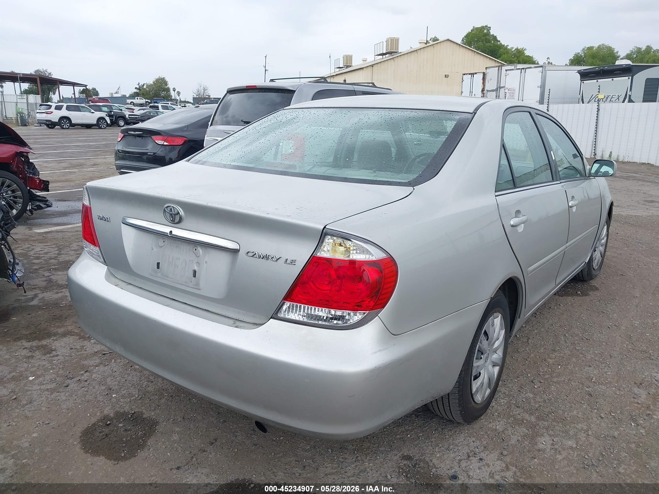 2005 Toyota Camry Le Серебряный vin: 4T1BE30K65U417180