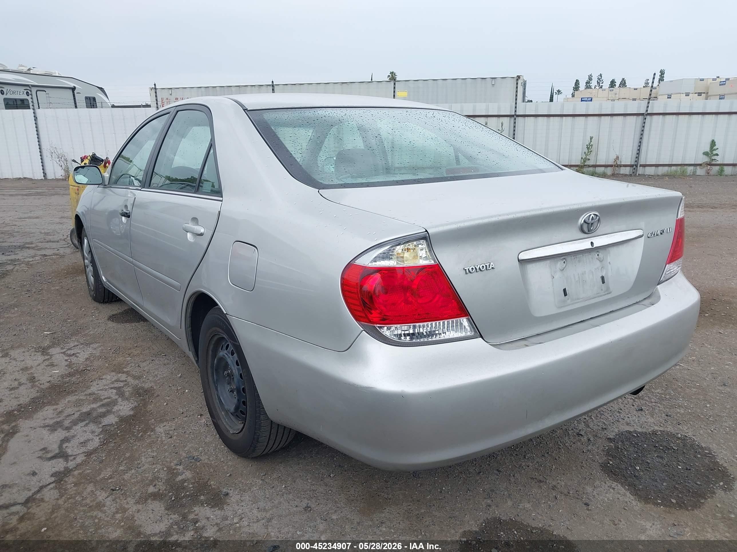 2005 Toyota Camry Le Серебряный vin: 4T1BE30K65U417180