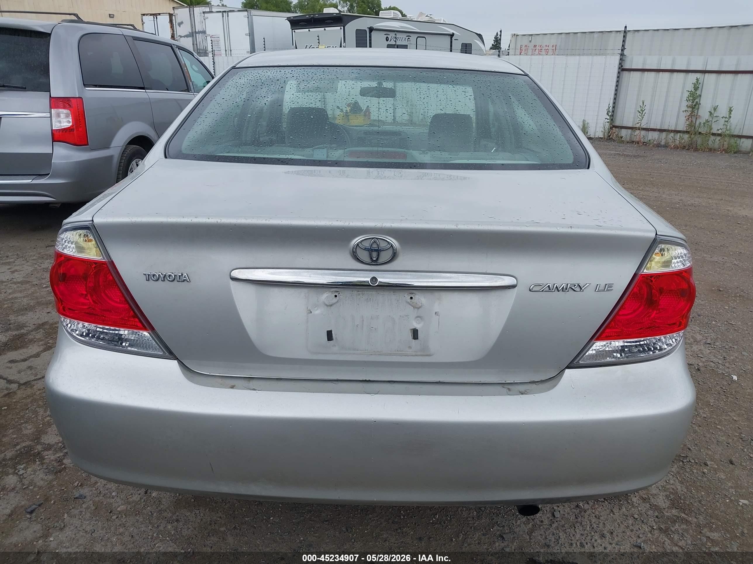 2005 Toyota Camry Le Серебряный vin: 4T1BE30K65U417180