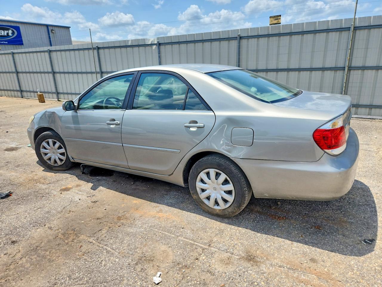 2005 Toyota Camry Le Silver vin: 4T1BE30K65U557391