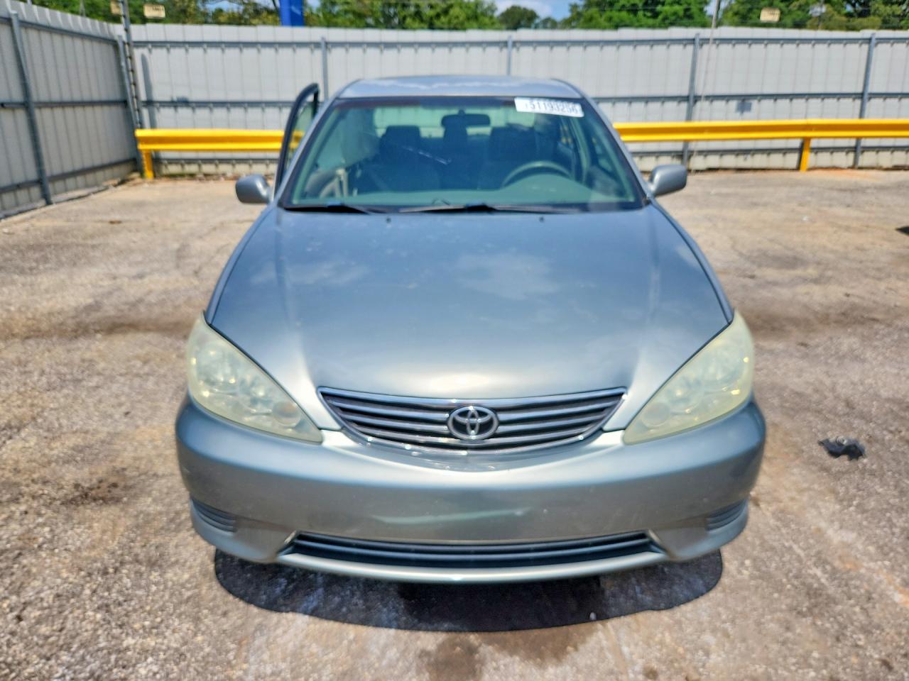 2005 Toyota Camry Le Silver vin: 4T1BE30K65U557391