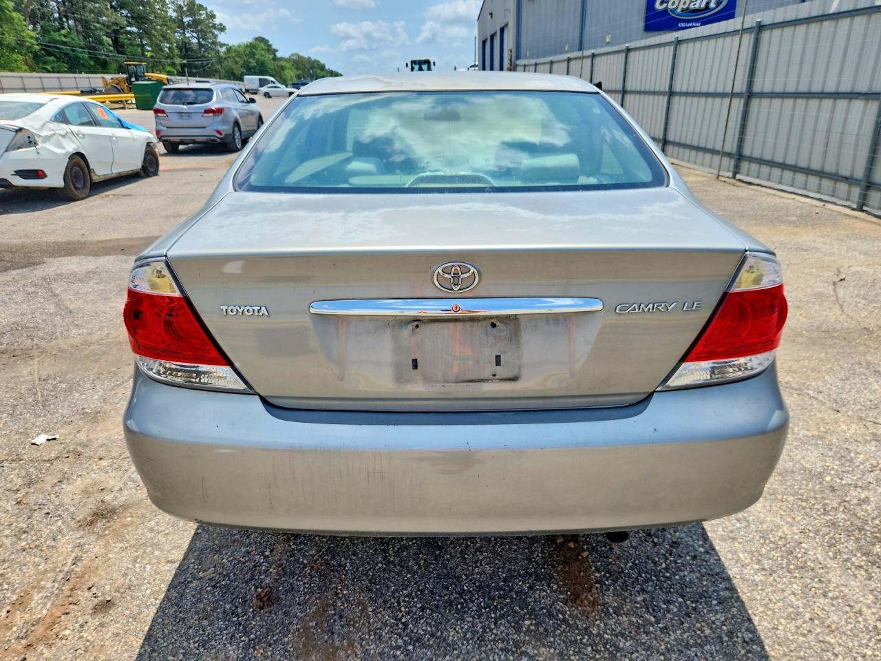 2005 Toyota Camry Le Silver vin: 4T1BE30K65U557391