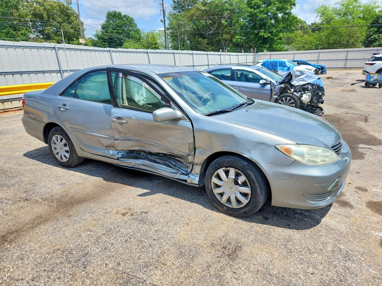2005 Toyota Camry Le Silver vin: 4T1BE30K65U557391