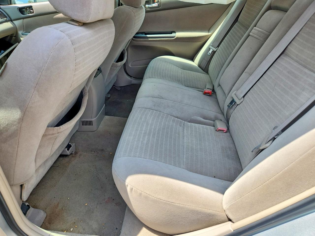 2005 Toyota Camry Le Silver vin: 4T1BE30K65U557391
