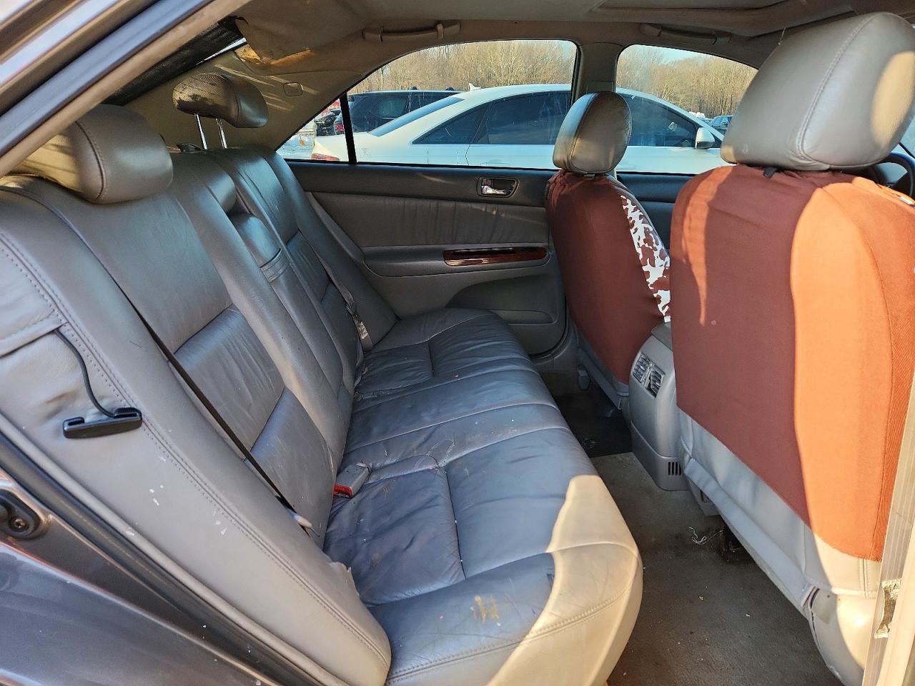 2003 Toyota Camry Le Gold vin: 4T1BE30K73U672322