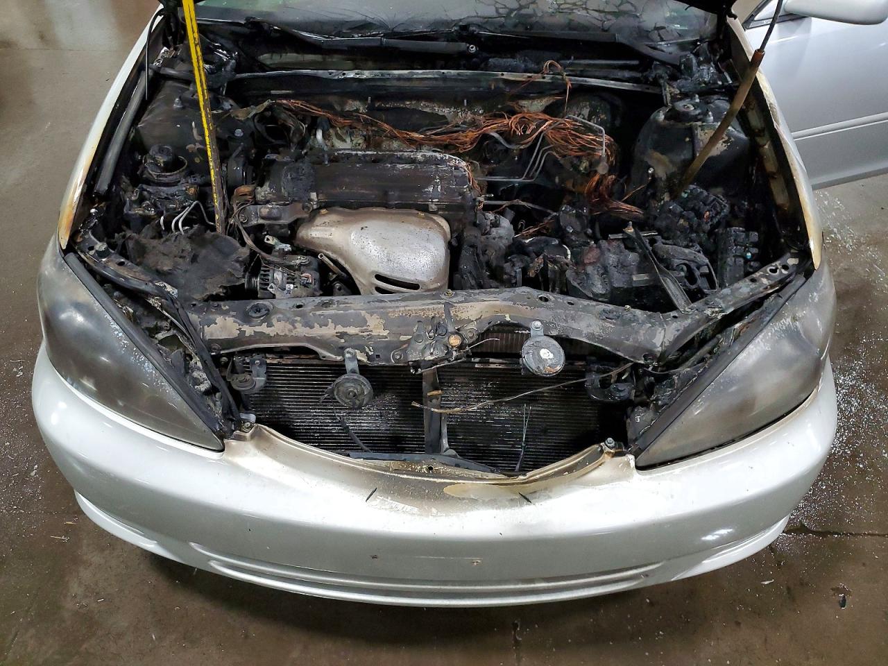 2004 Toyota Camry Le Silver vin: 4T1BE30K74U835004