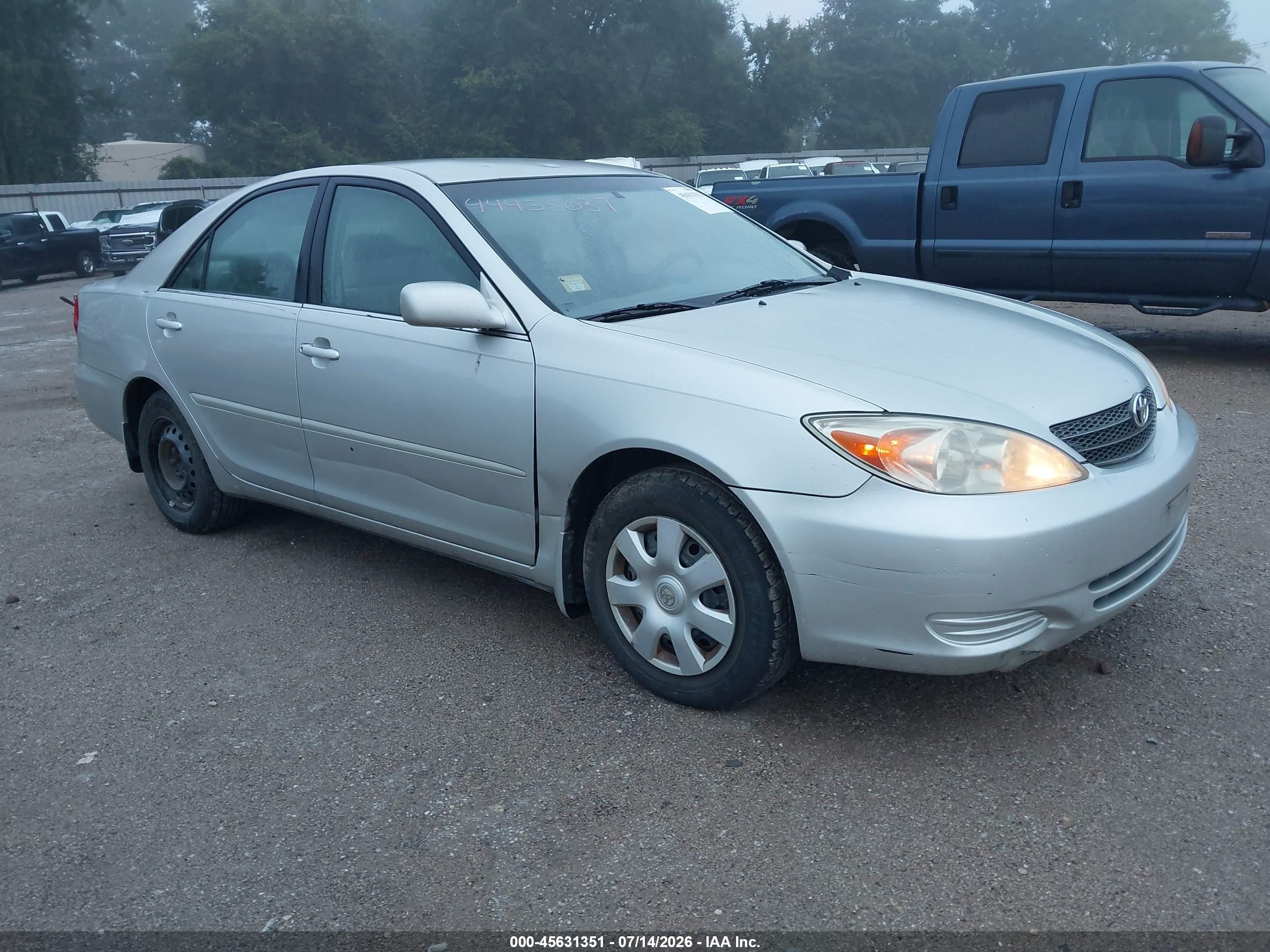 2004 Toyota Camry Le Silver vin: 4T1BE30K74U905911