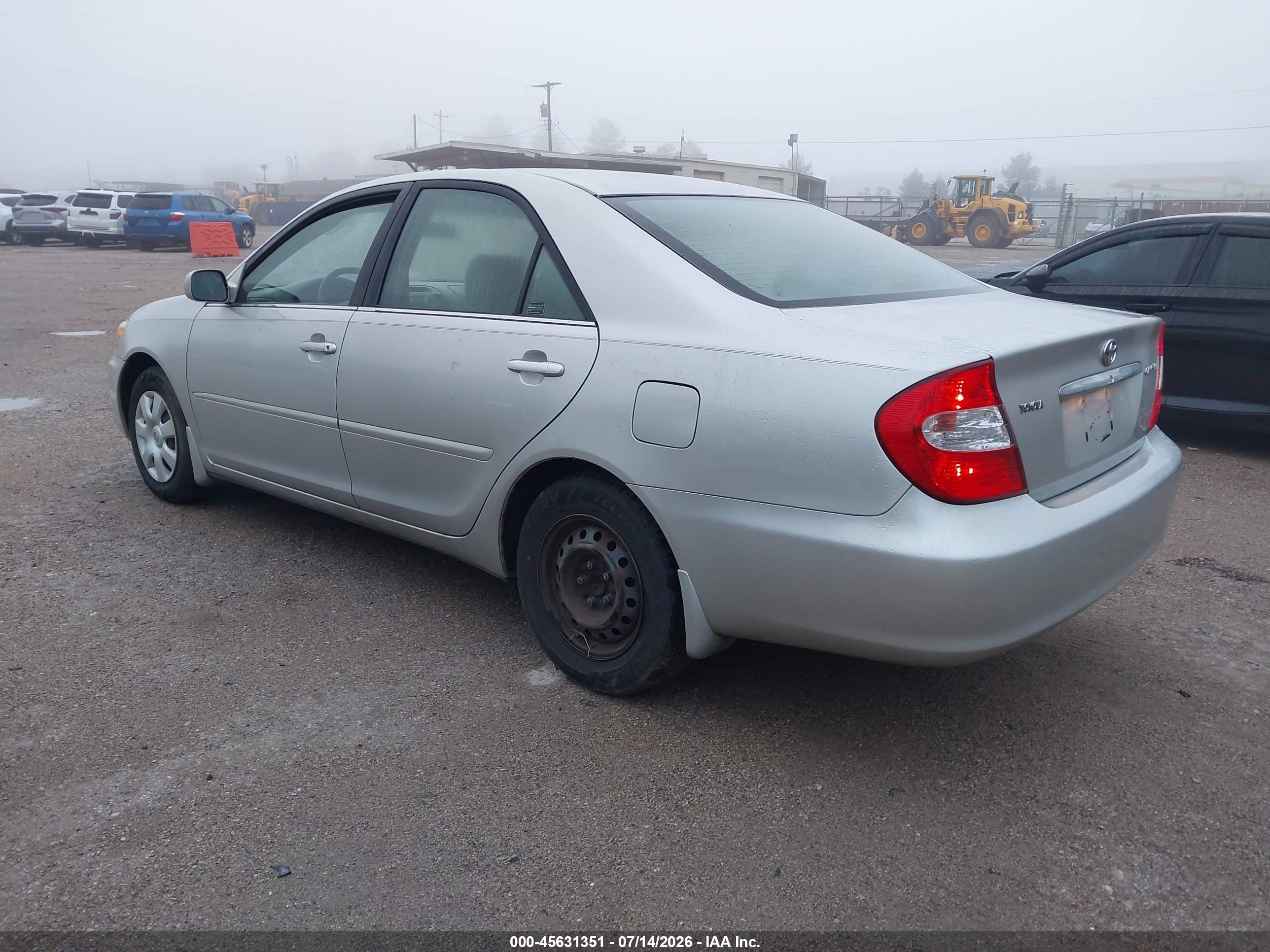 2004 Toyota Camry Le Silver vin: 4T1BE30K74U905911