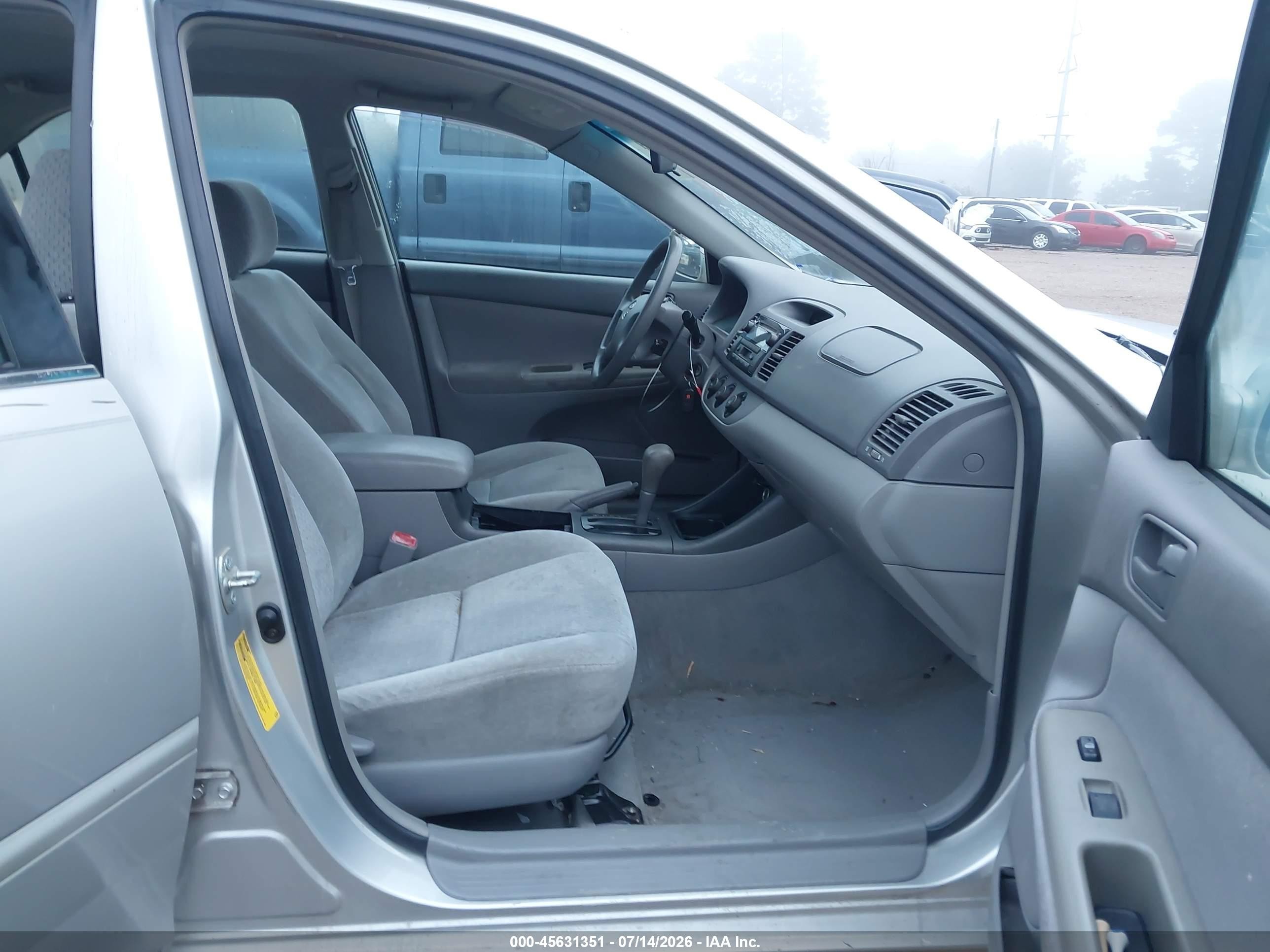 2004 Toyota Camry Le Silver vin: 4T1BE30K74U905911
