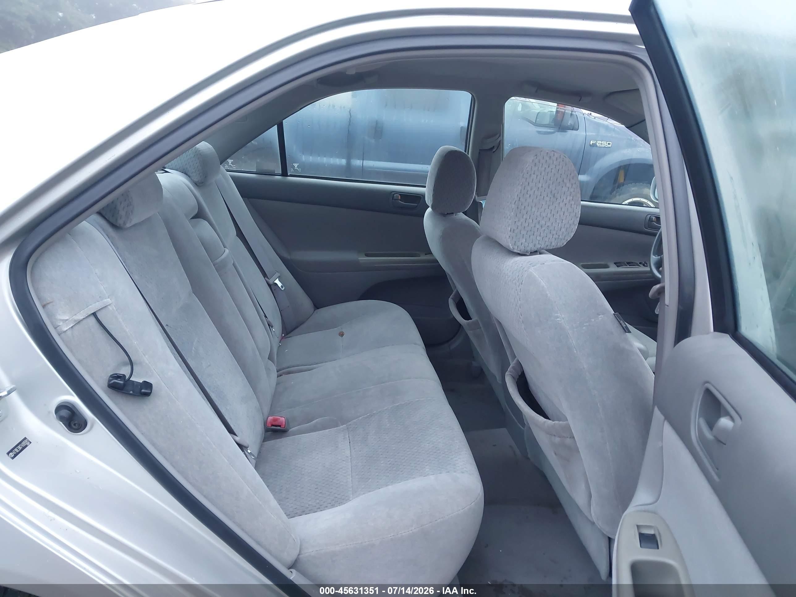 2004 Toyota Camry Le Silver vin: 4T1BE30K74U905911