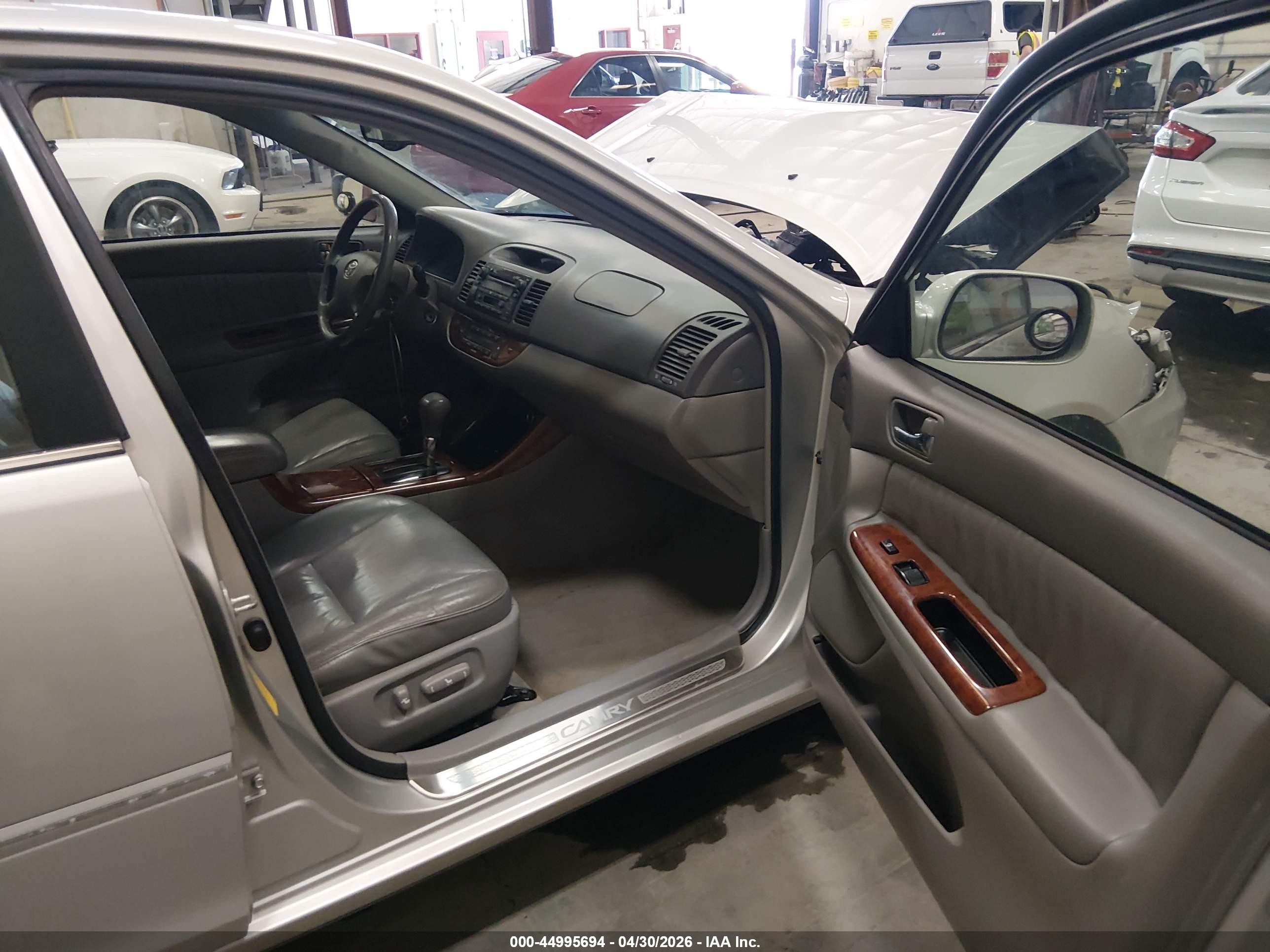 2004 Toyota Camry Xle Gray vin: 4T1BE30K74U925964