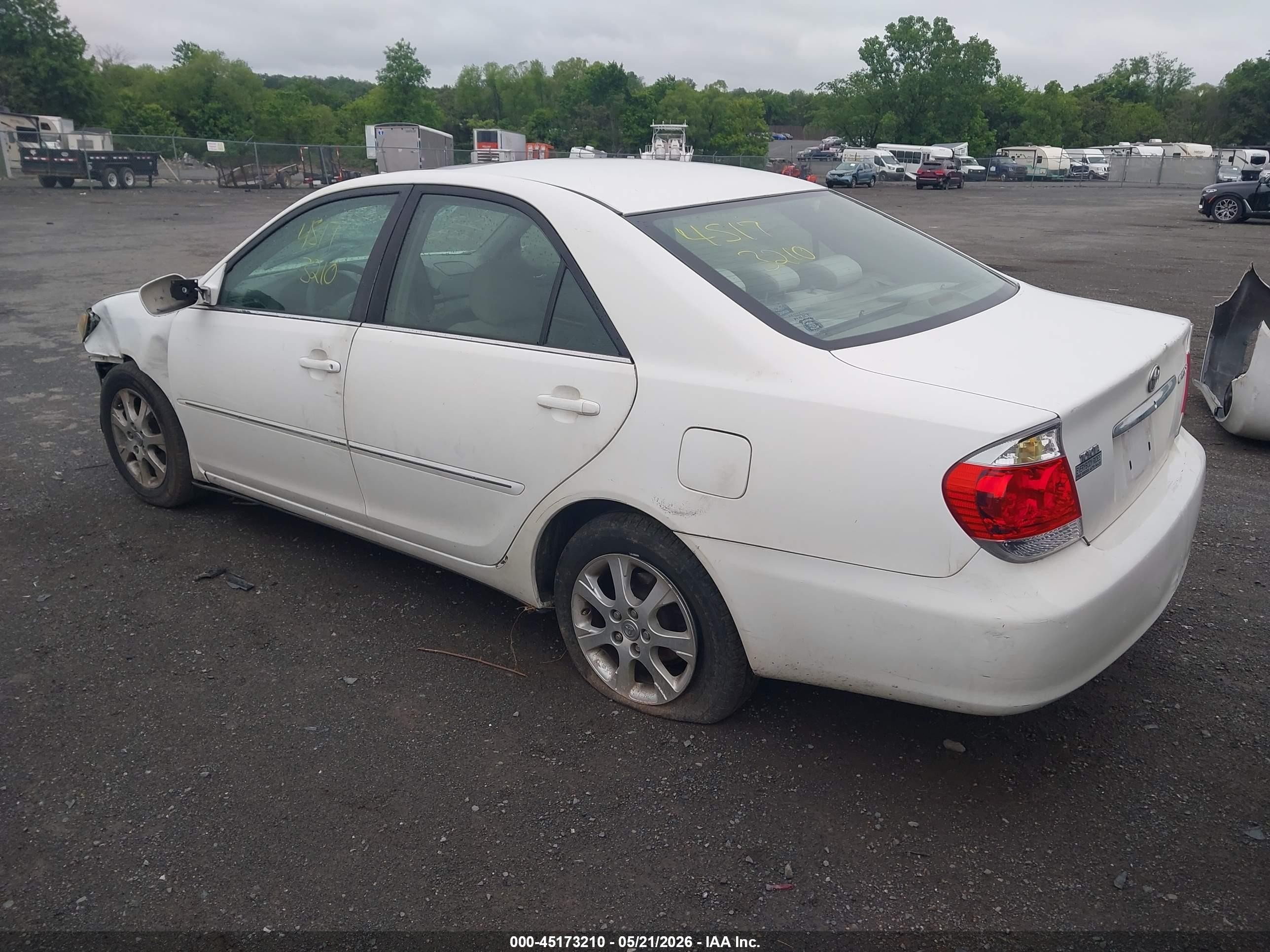 2005 Toyota Camry Xle White vin: 4T1BE30K75U012719