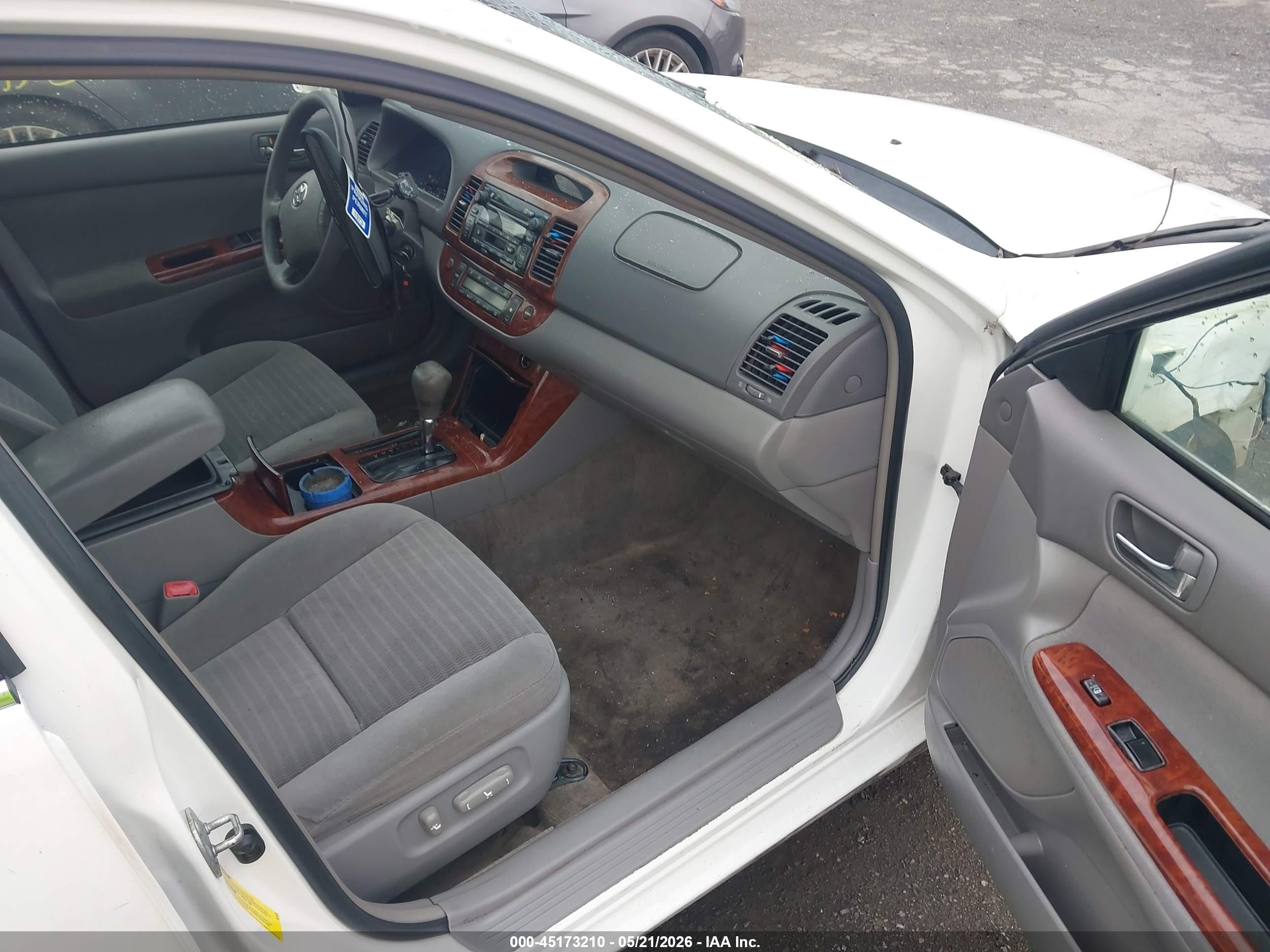 2005 Toyota Camry Xle White vin: 4T1BE30K75U012719